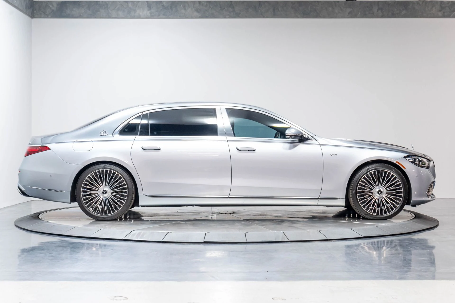 mph014_3147253513_Used_2024_Mercedes_Benz_S_Class_Maybach_S_680_4_MATIC_1777501614_a2ffb69dca