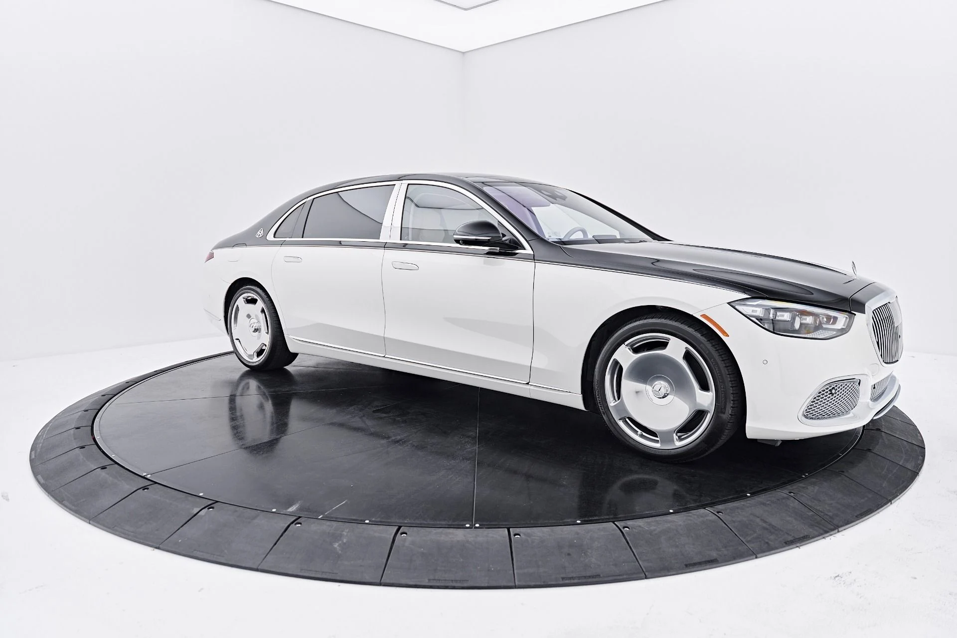 mph014_3147319331_Used_2023_Mercedes_Benz_S_Class_Maybach_S_680_1790207139_a21841b9fb