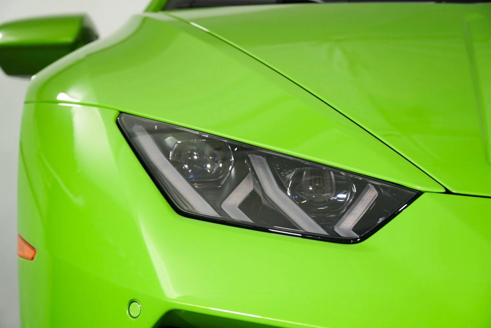 mph014_3150456018_Used_2022_Lamborghini_Huracan_EVO_1774468302_d70b946800