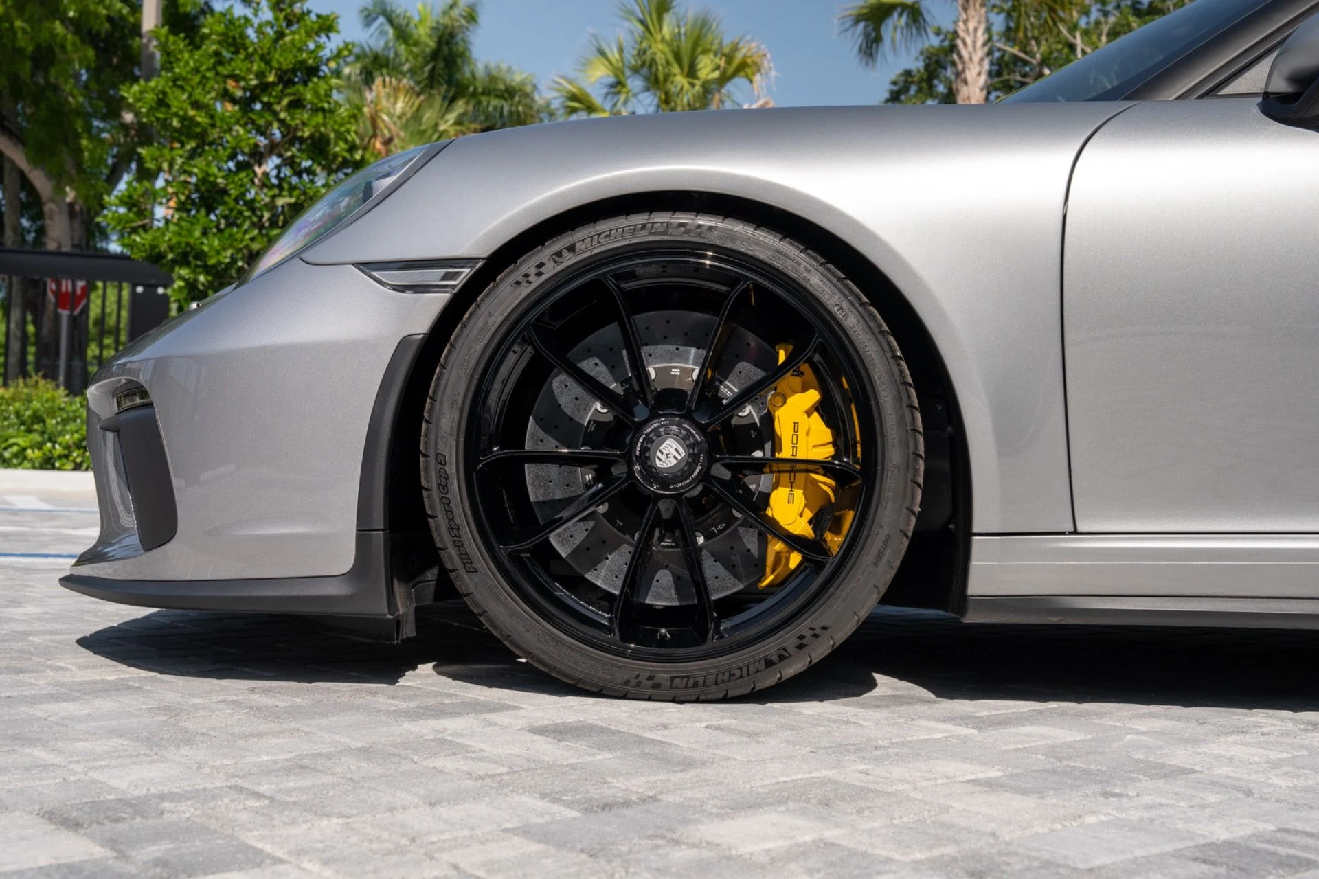 mph014_3160937481_Used_2019_Porsche_911_Speedster_1781046588_430ab4a20a