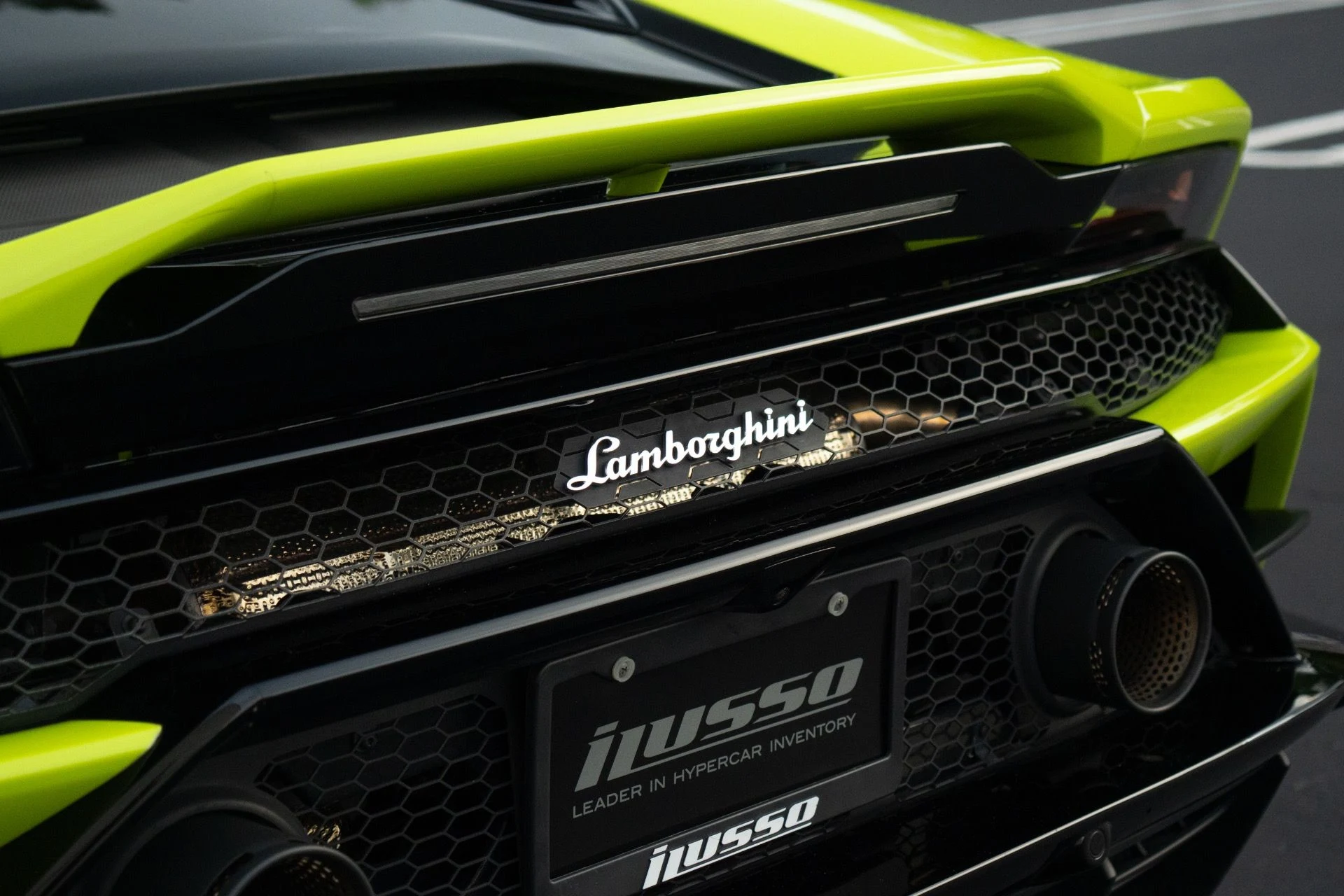 mph014_3163574972_Used_2020_Lamborghini_Huracan_EVO_1764467983_a5e8eaa3f7