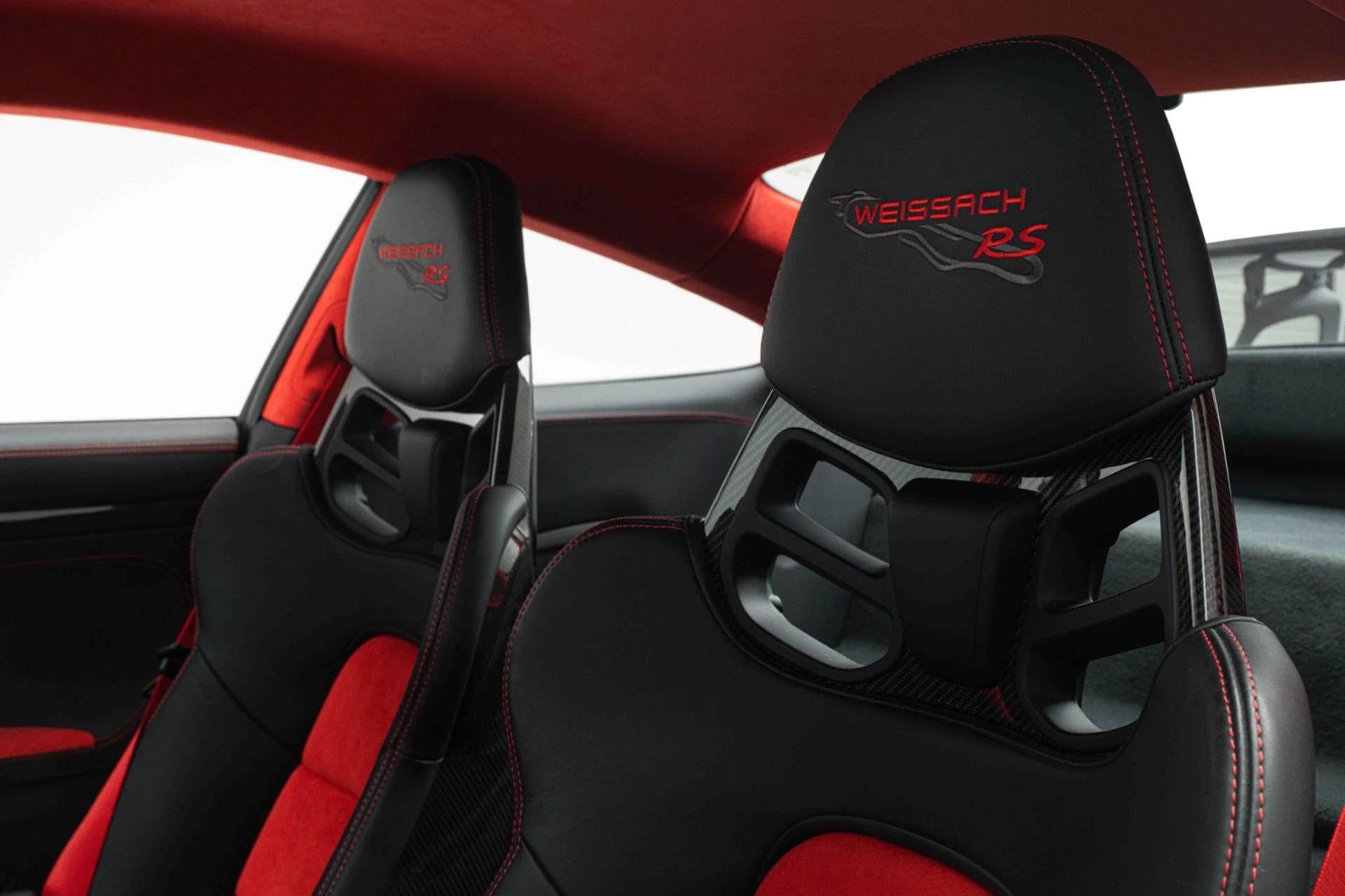 mph014_3163981894_Used_2018_Porsche_911_GT_2_RS_1774025654_2b8c9bf377