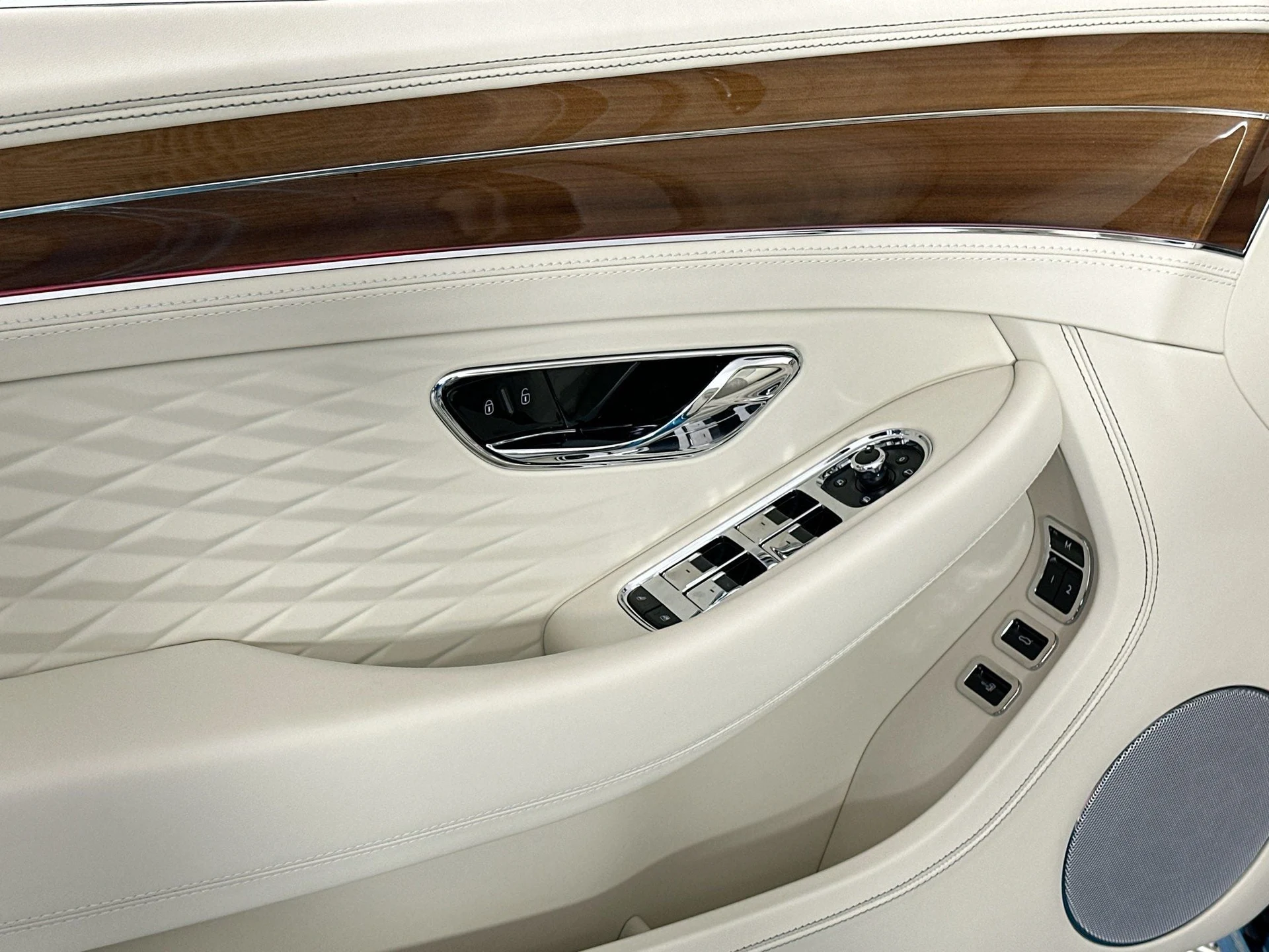 mph014_3170400168_15_0c226a25fa