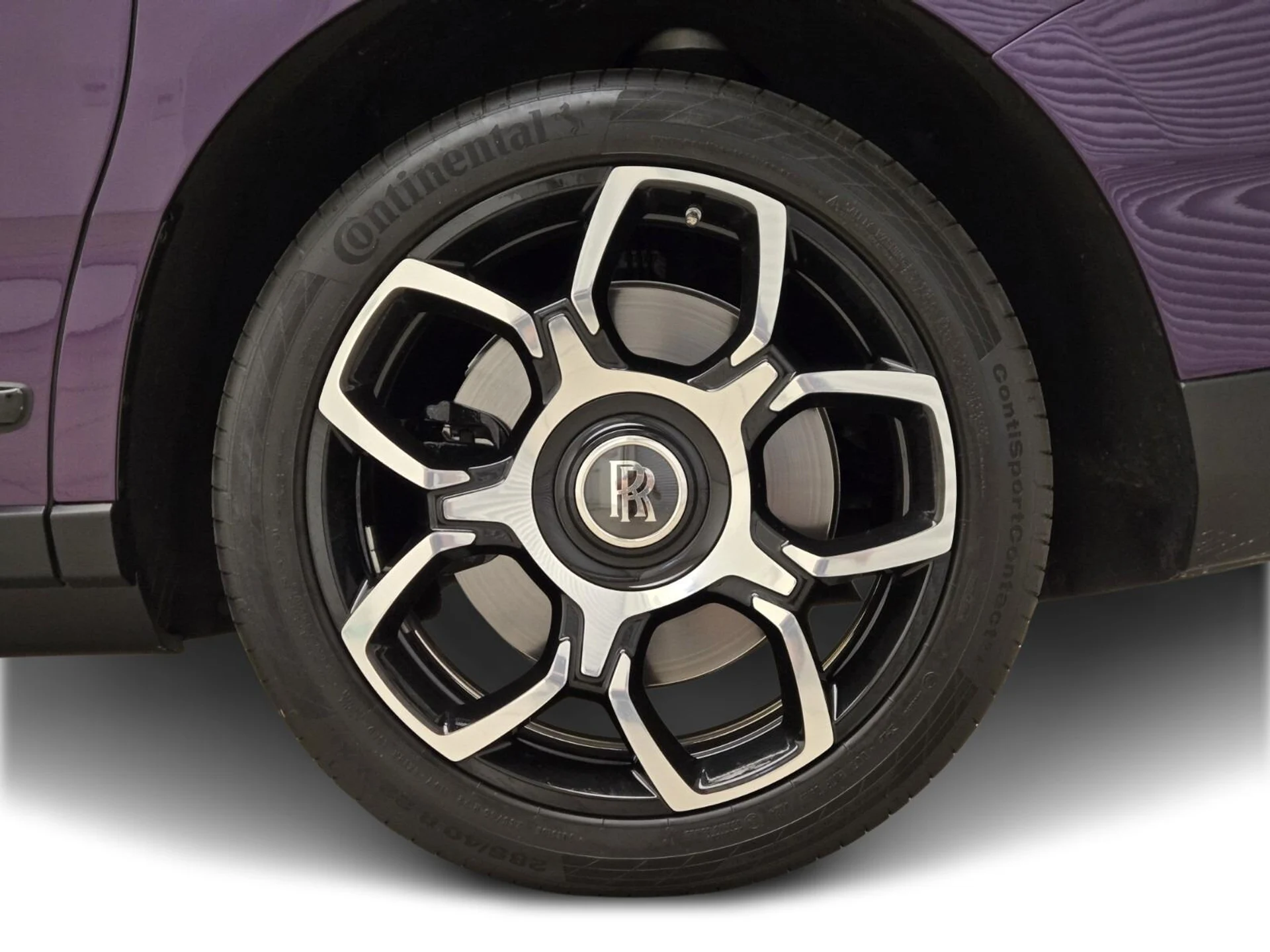 mph014_317199030_Used_2023_Rolls_Royce_Black_Badge_Cullinan_1759907030_560791f2f6