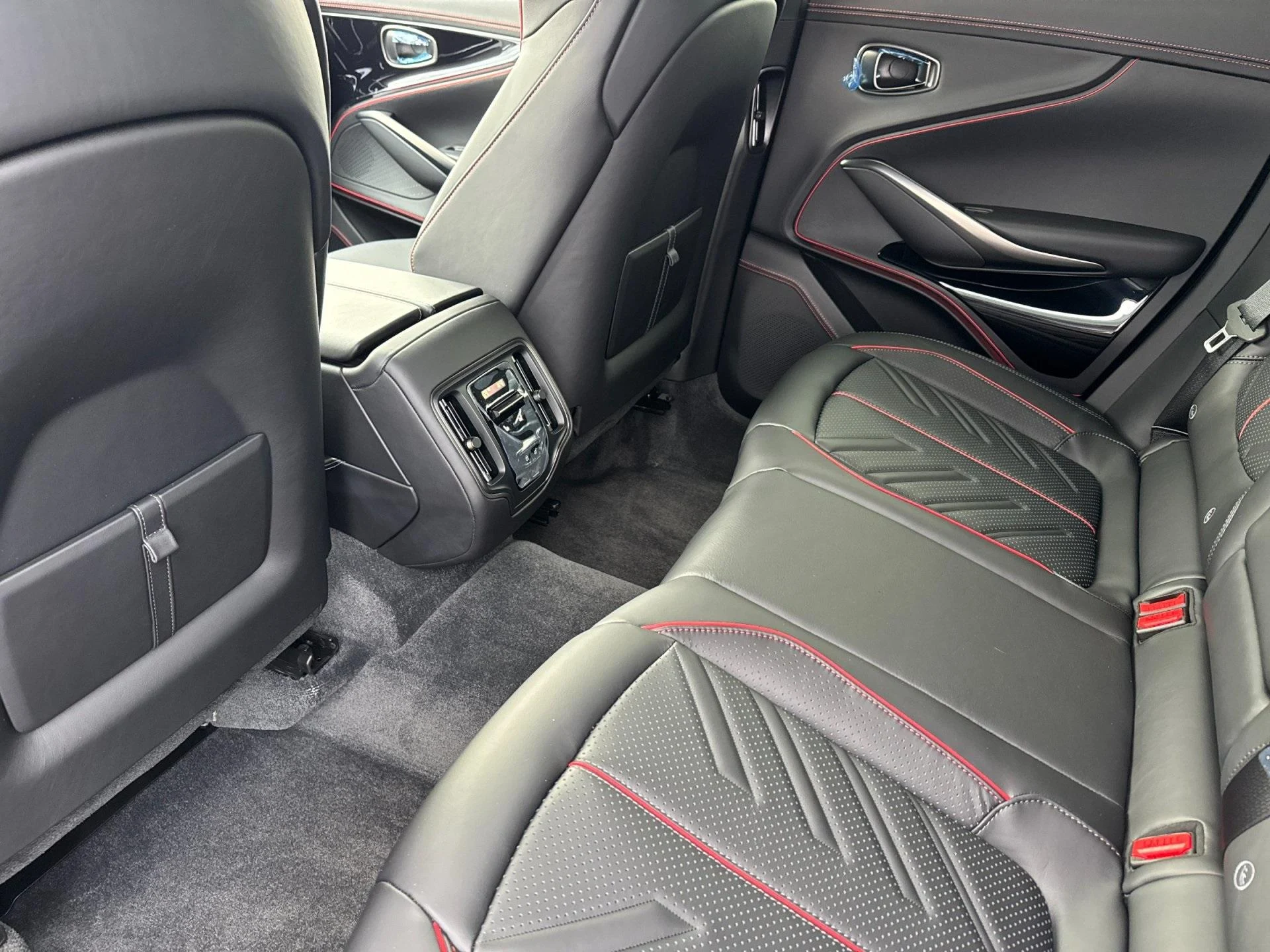 mph014_3184268361_New_2026_Aston_Martin_DBX_S_1769594652_f1f4692834