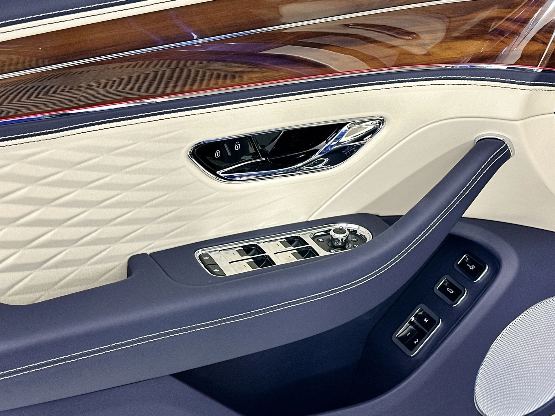 mph014_3186214451_15_ff0034d191