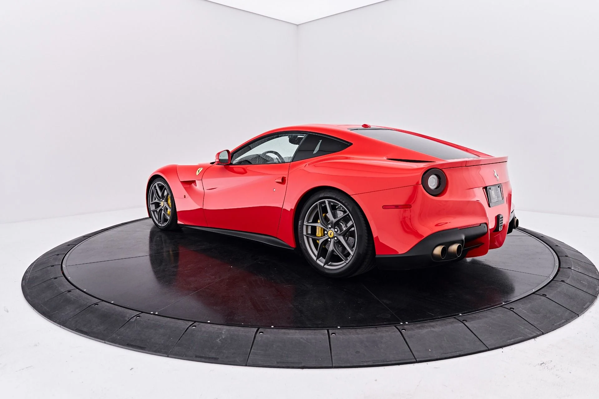 mph014_3188437626_Used_2016_Ferrari_F12_Berlinetta_1790987416_3b31240644