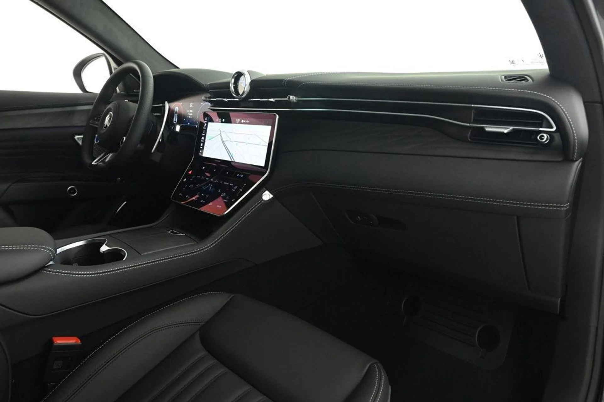 mph014_3188469745_used_2025_maserati_grecale_base_11350_22975702_14_1024_afd124830b