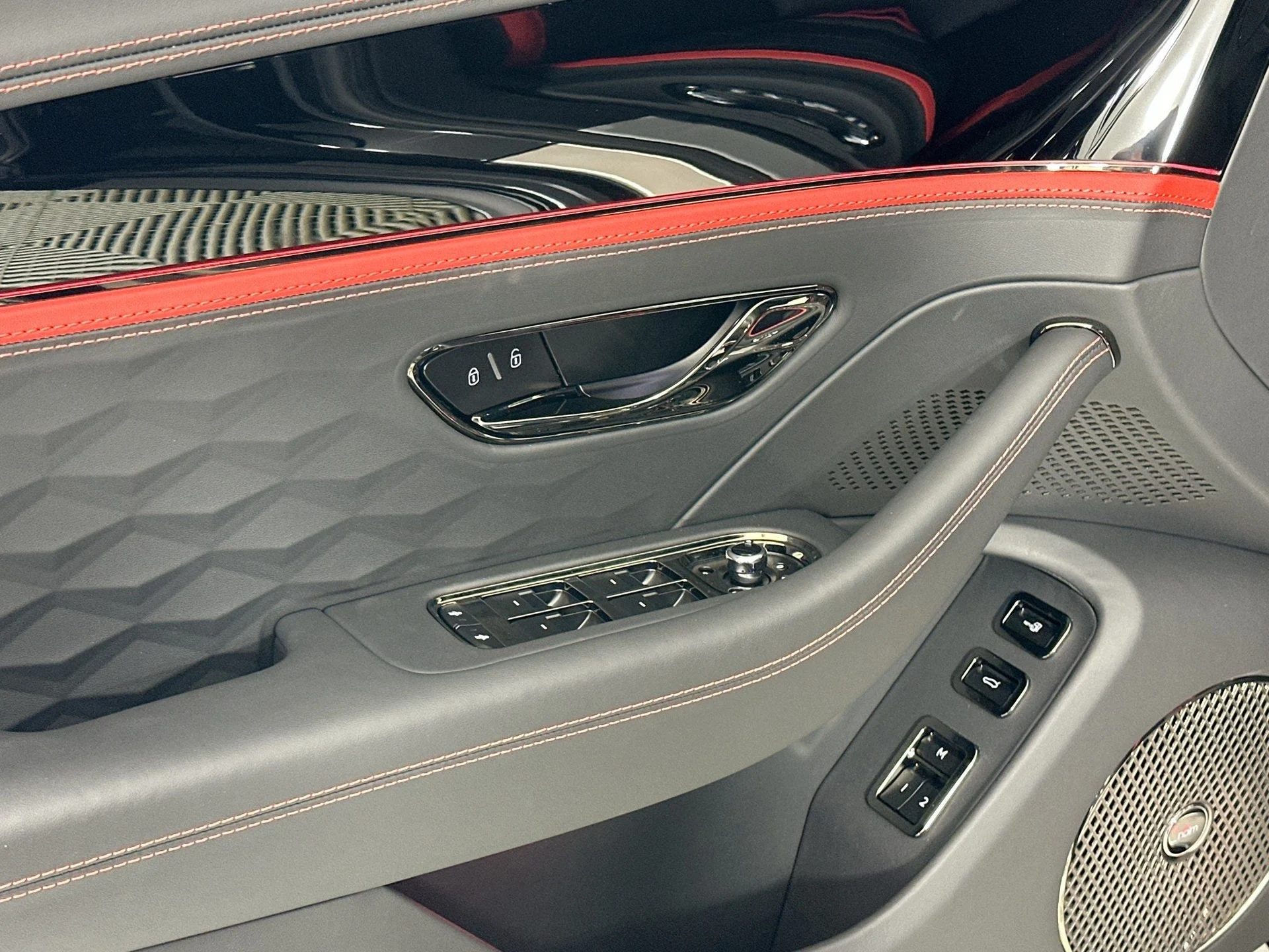 mph014_3190259029_15_4827d542bc