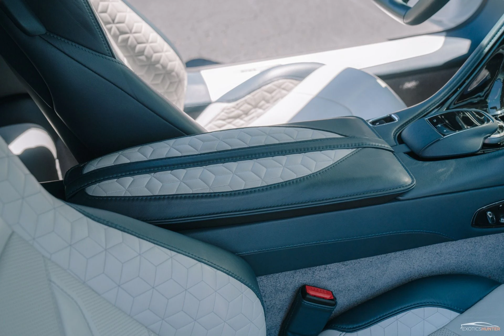 mph014_3197656575_Used_2019_Aston_Martin_DBS_Superleggera_in_White_Stone_w_Carbon_Exterior_1755546225_a842d1cb15