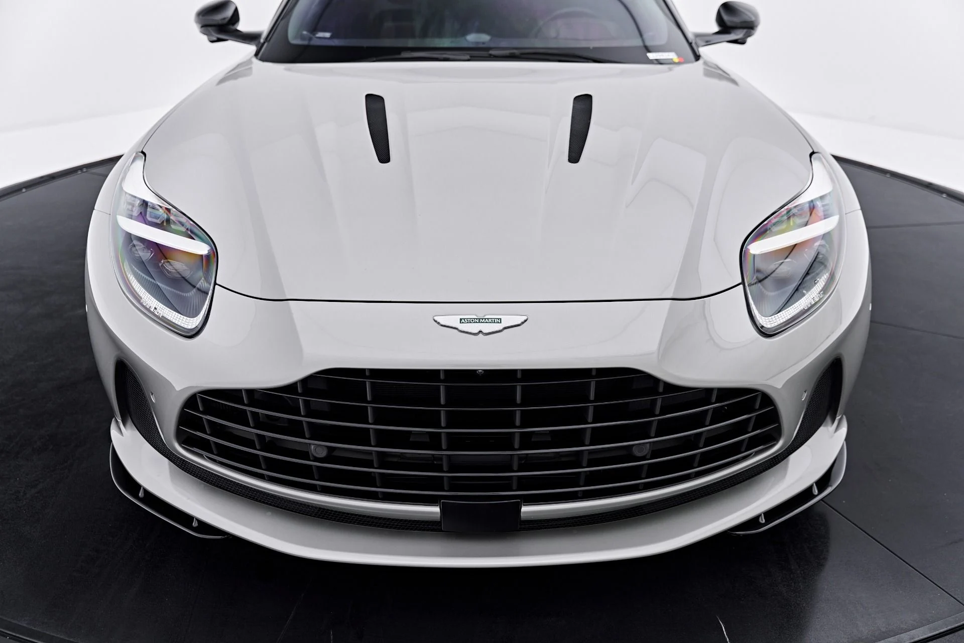mph014_3205837477_Used_2024_Aston_Martin_DB_12_1789627722_62119f77b9