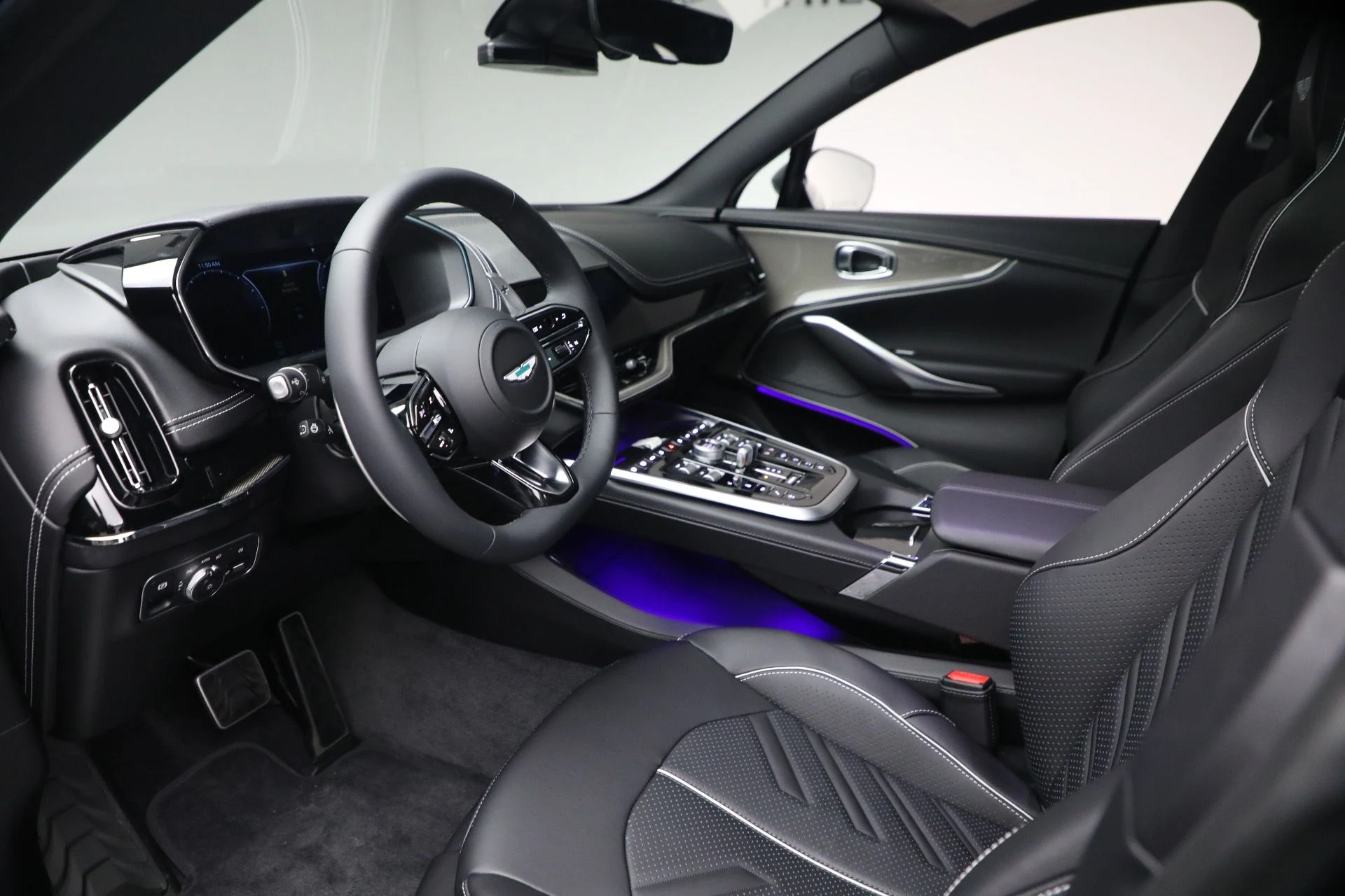 mph014_3217232921_New_2026_Aston_Martin_DBX_S_1767984157_ec482c4a8a