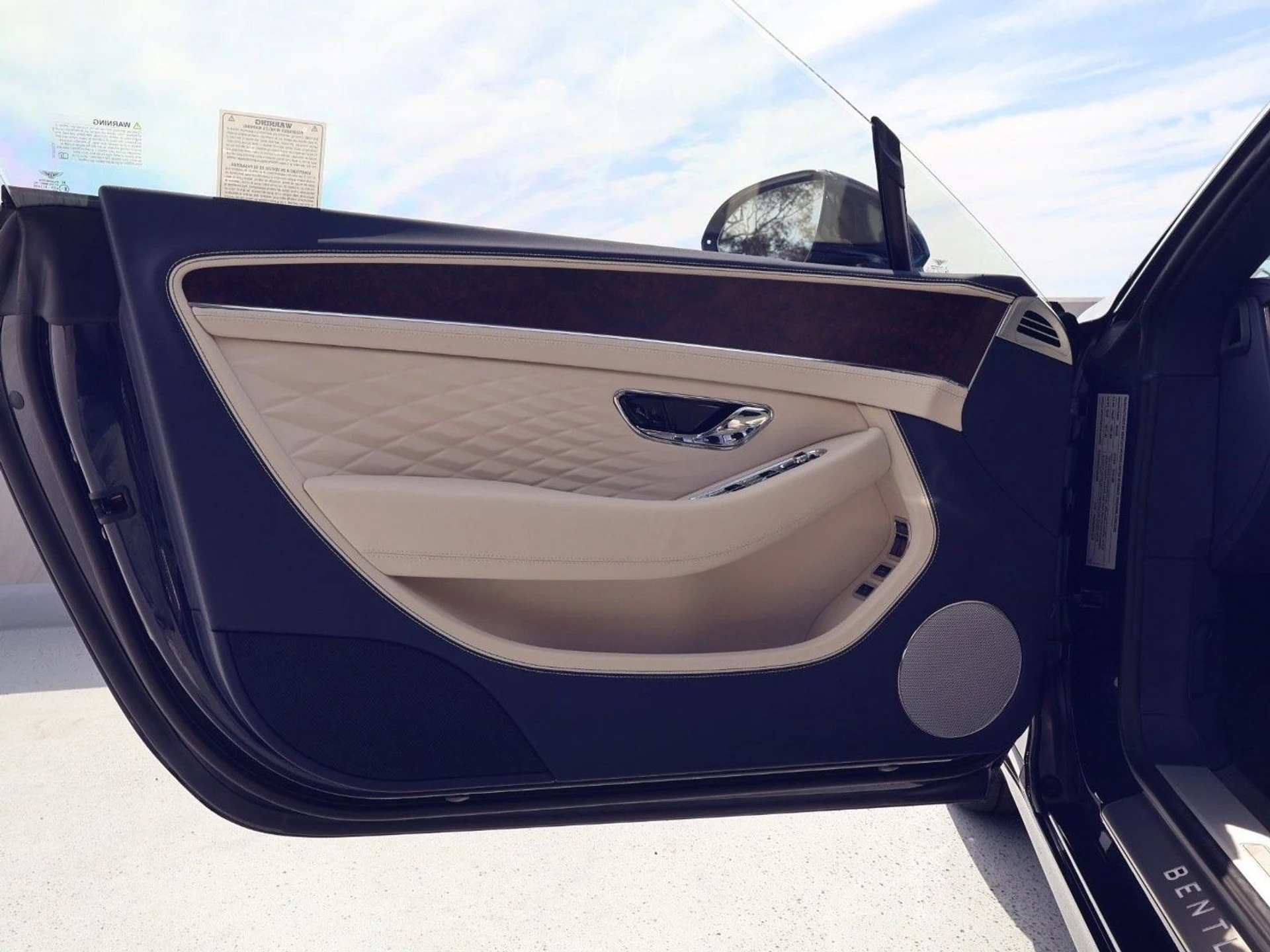 mph014_3217879179_840674e706e56c0fa4cfc999d9bc61afx_fd4ea58dae