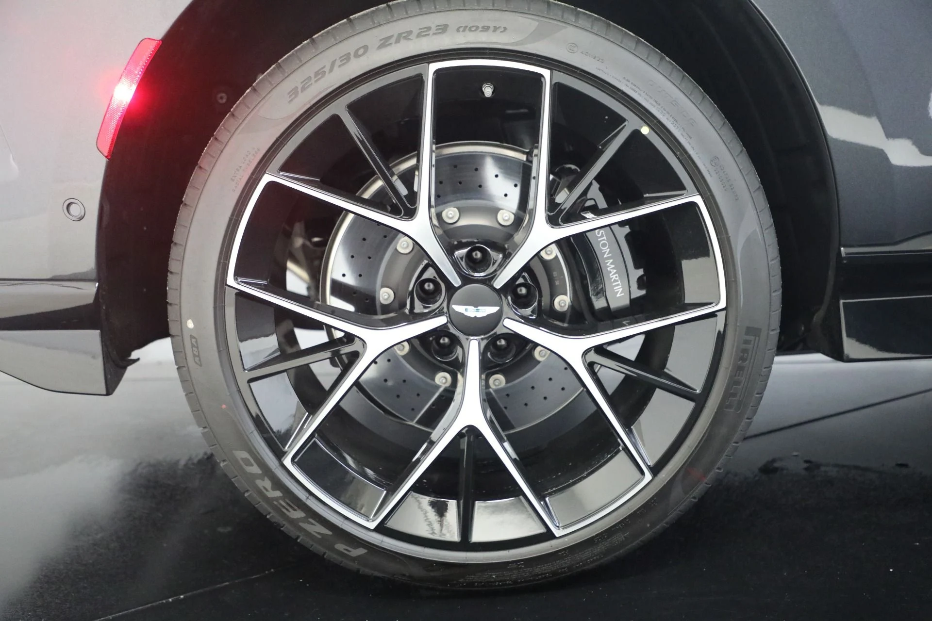 mph014_3218310111_New_2026_Aston_Martin_DBX_707_1770419528_40776b284c