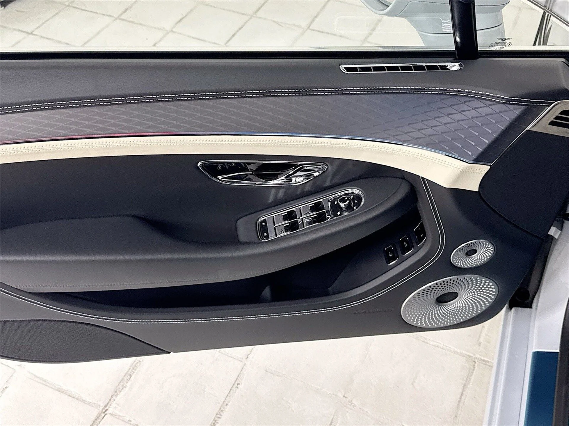 mph014_3219699520_8e7c61466c47a948765af4bf9e65c310x_9931081825