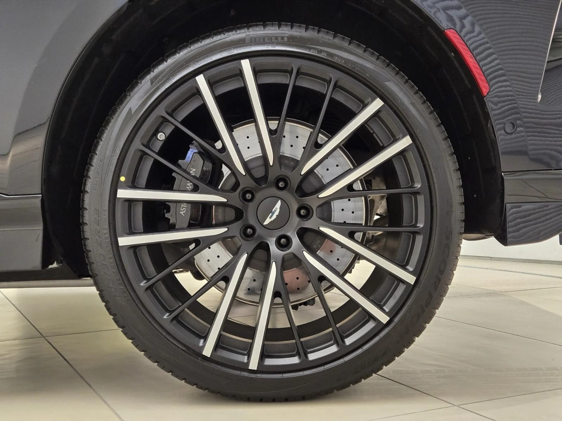 mph014_3226983988_New_2025_Aston_Martin_DBX_707_1753162621_3e614ea62d