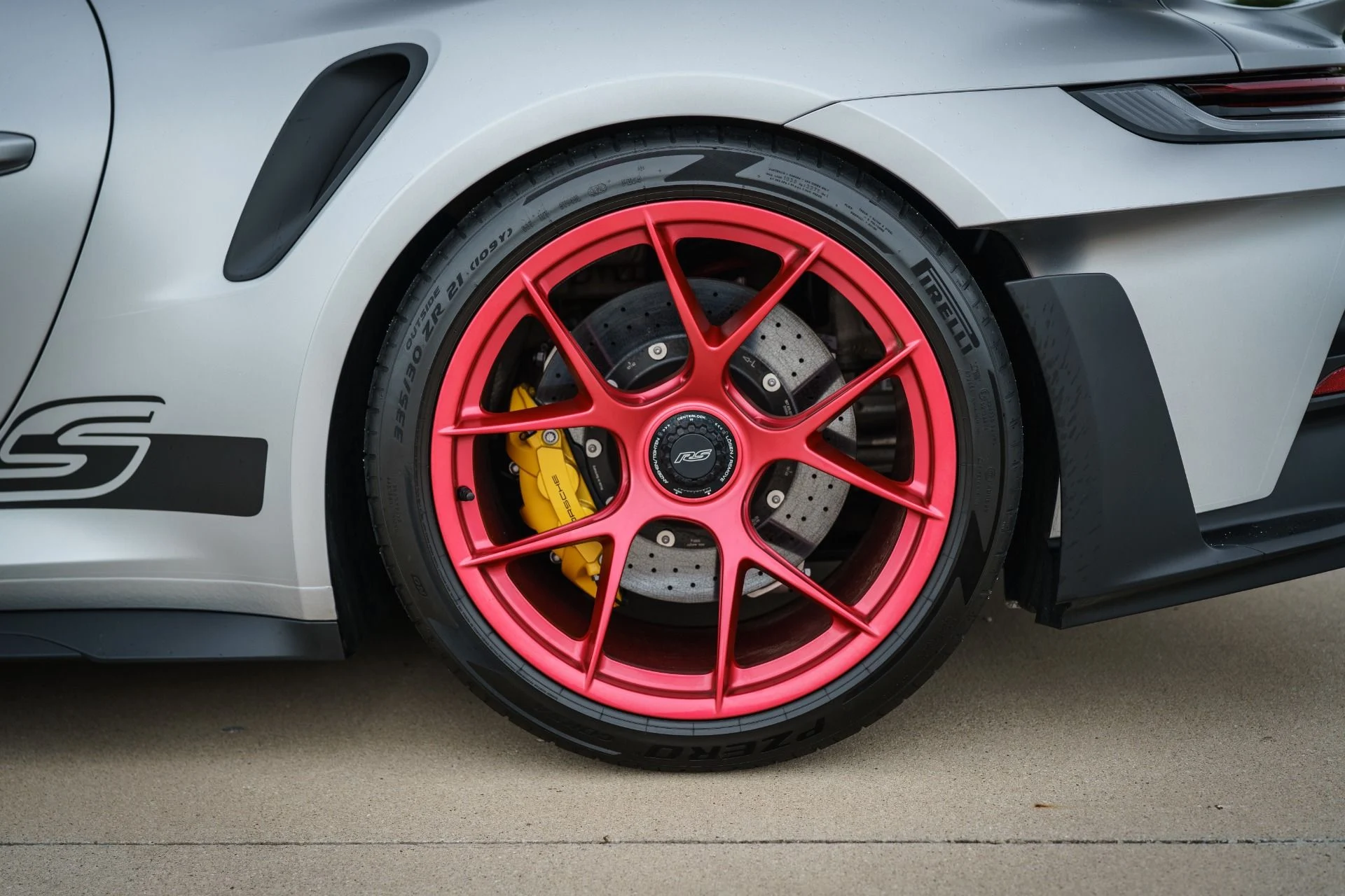 mph014_3232123218_Used_2025_Porsche_911_GT_3_RS_1777653448_f69f97d5c5