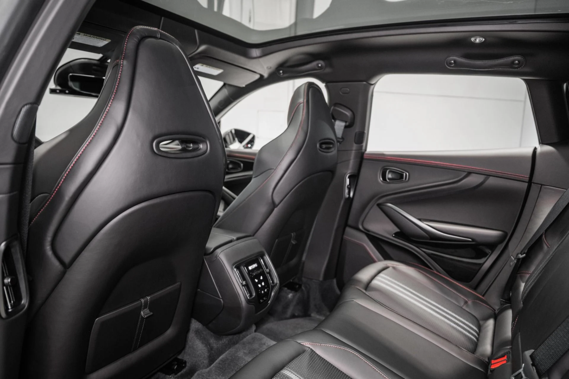 mph014_3239649826_New_2026_Aston_Martin_DBX_707_1765217762_e77f814fa8