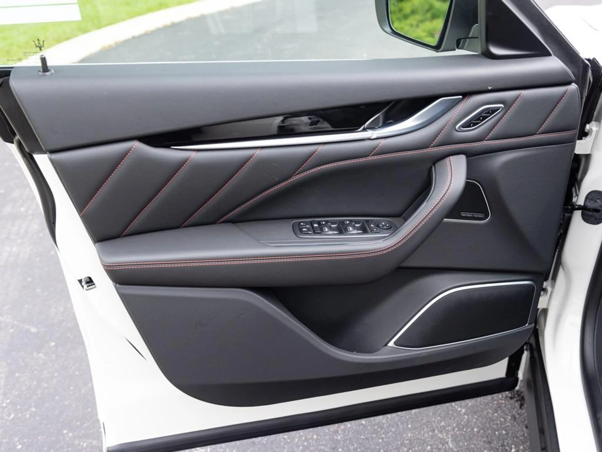 mph014_3255769087_478444804_692f06590d1b9ac3fcfb9c68_d94ea2af64