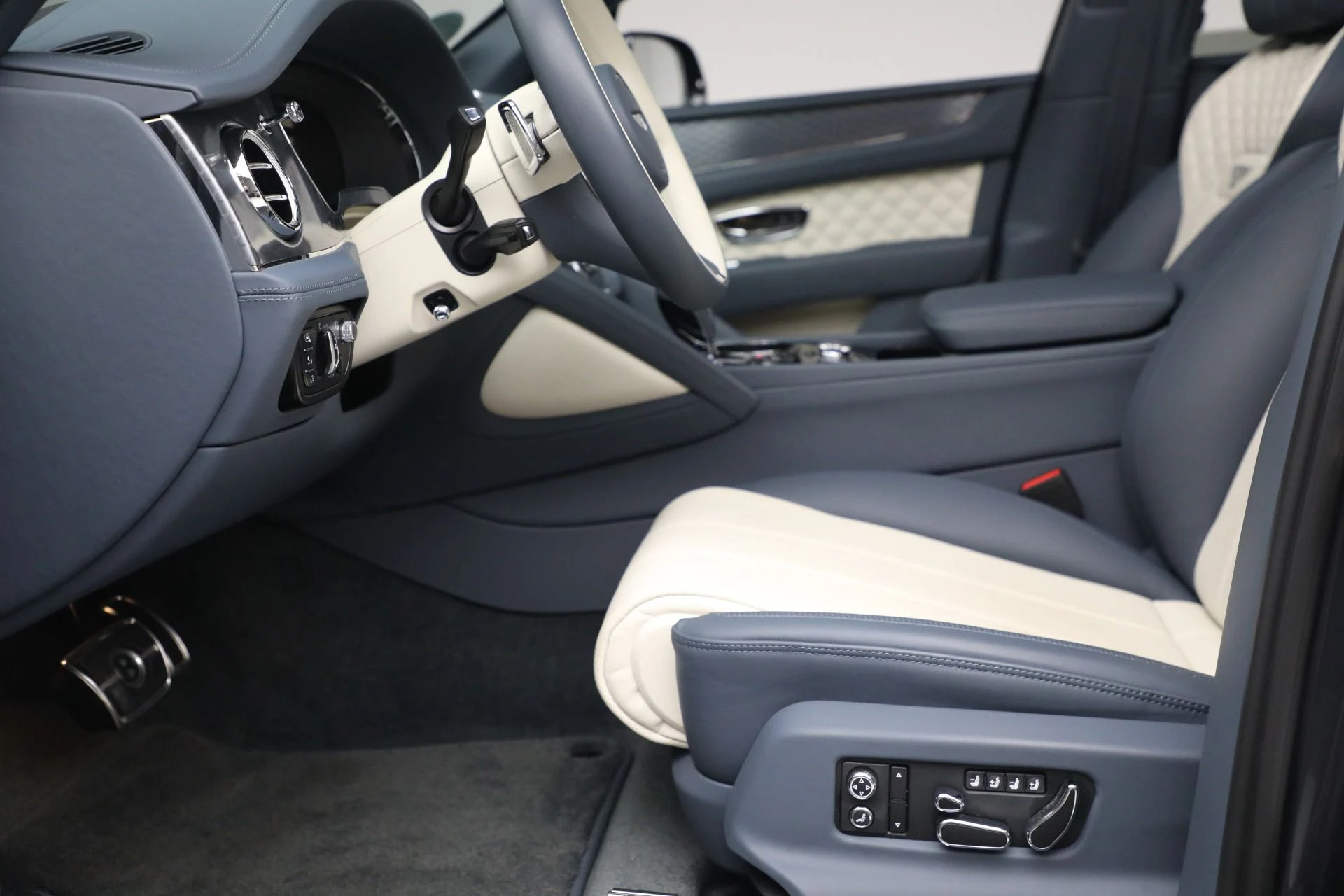 mph014_3257755382_Used_2021_Bentley_Bentayga_Speed_1699298387_1aeec3dfaa