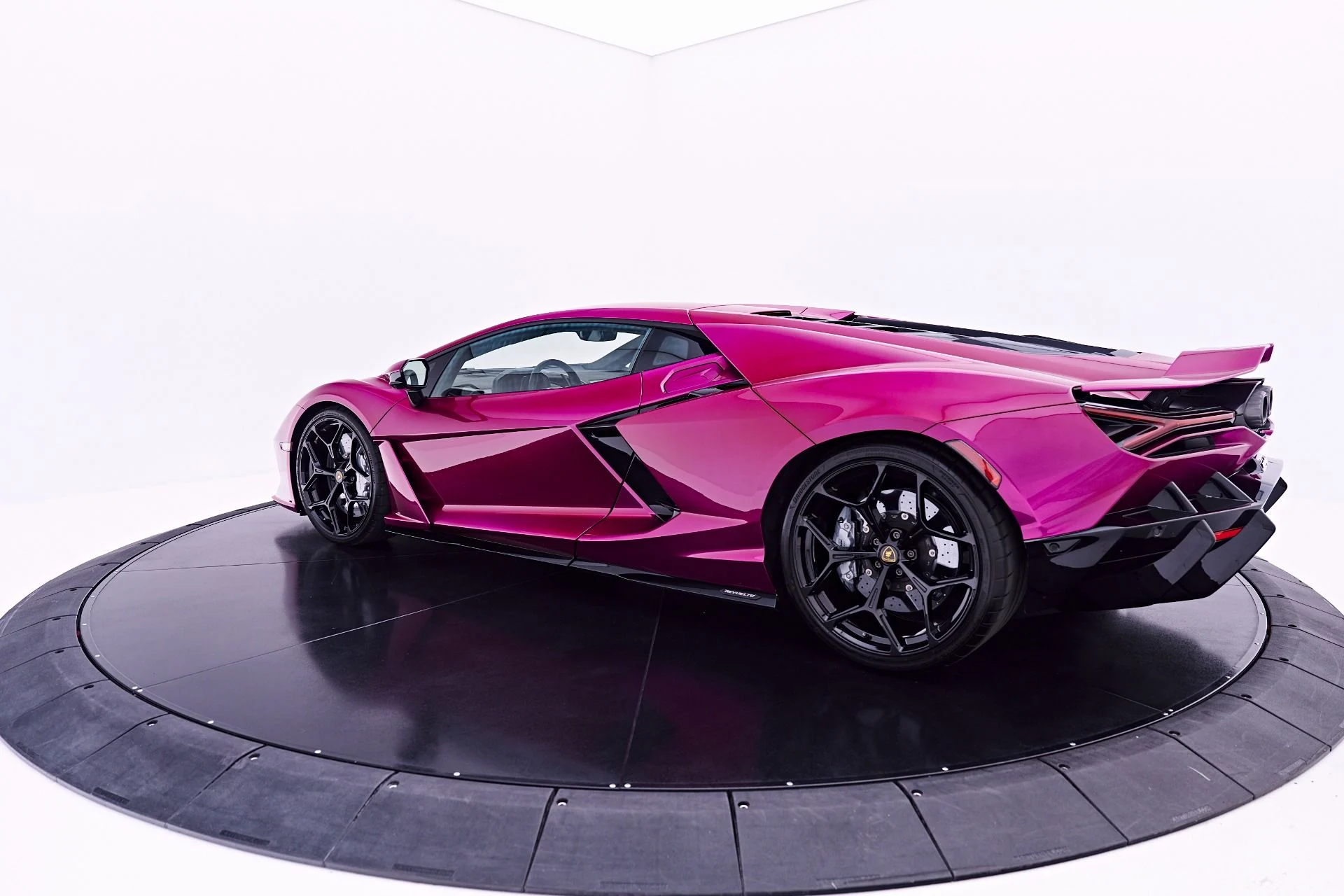 mph014_3272407886_Used_2025_Lamborghini_Revuelto_Base_1782964986_495975908e