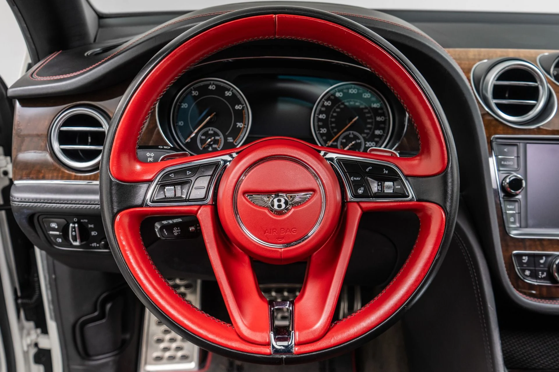 mph014_3280319747_Used_2018_Bentley_Bentayga_Activity_Edition_1786648864_035b4e990d