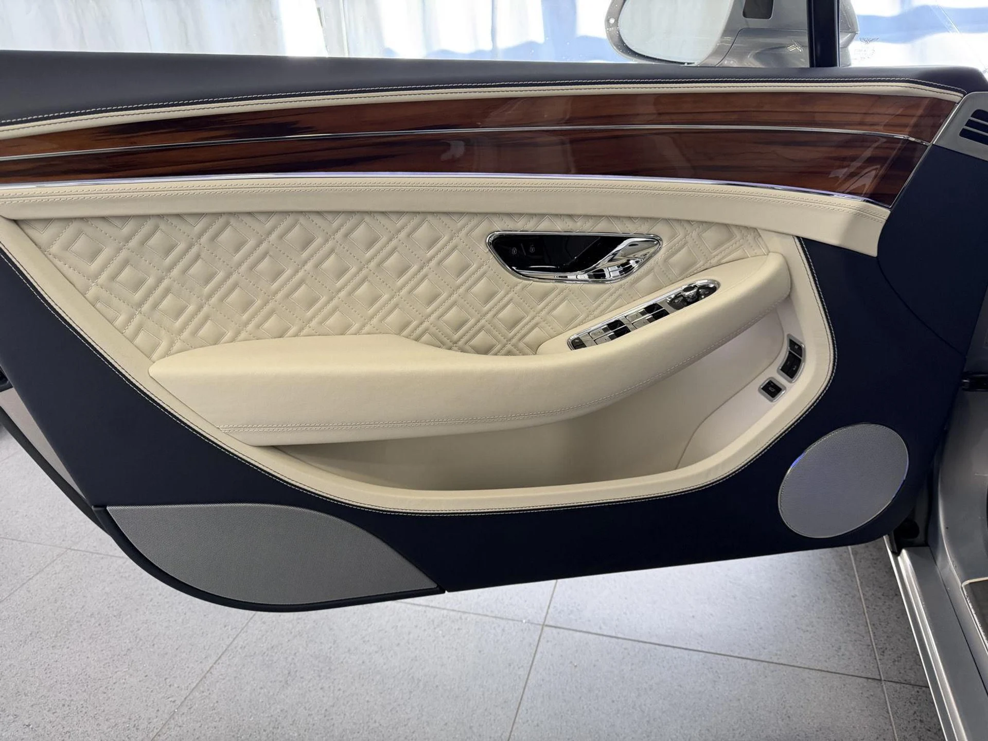 mph014_3280947080_86542f3718d7bc7ab362bd35d448e5e2x_39d20b033f