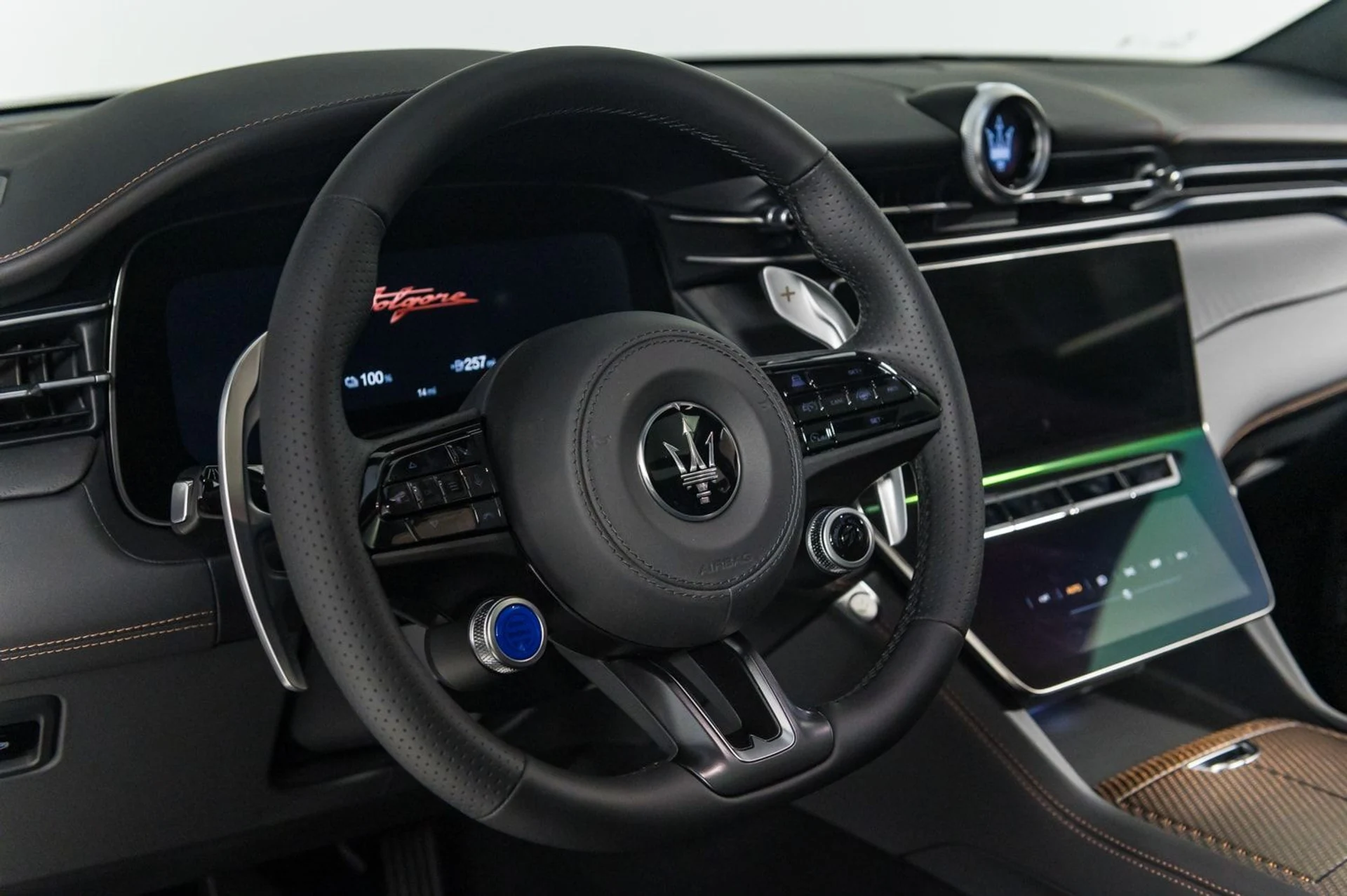 mph014_328432205_fdd089537a224208ac7a9e6b4f3504c8_f000c55bb9