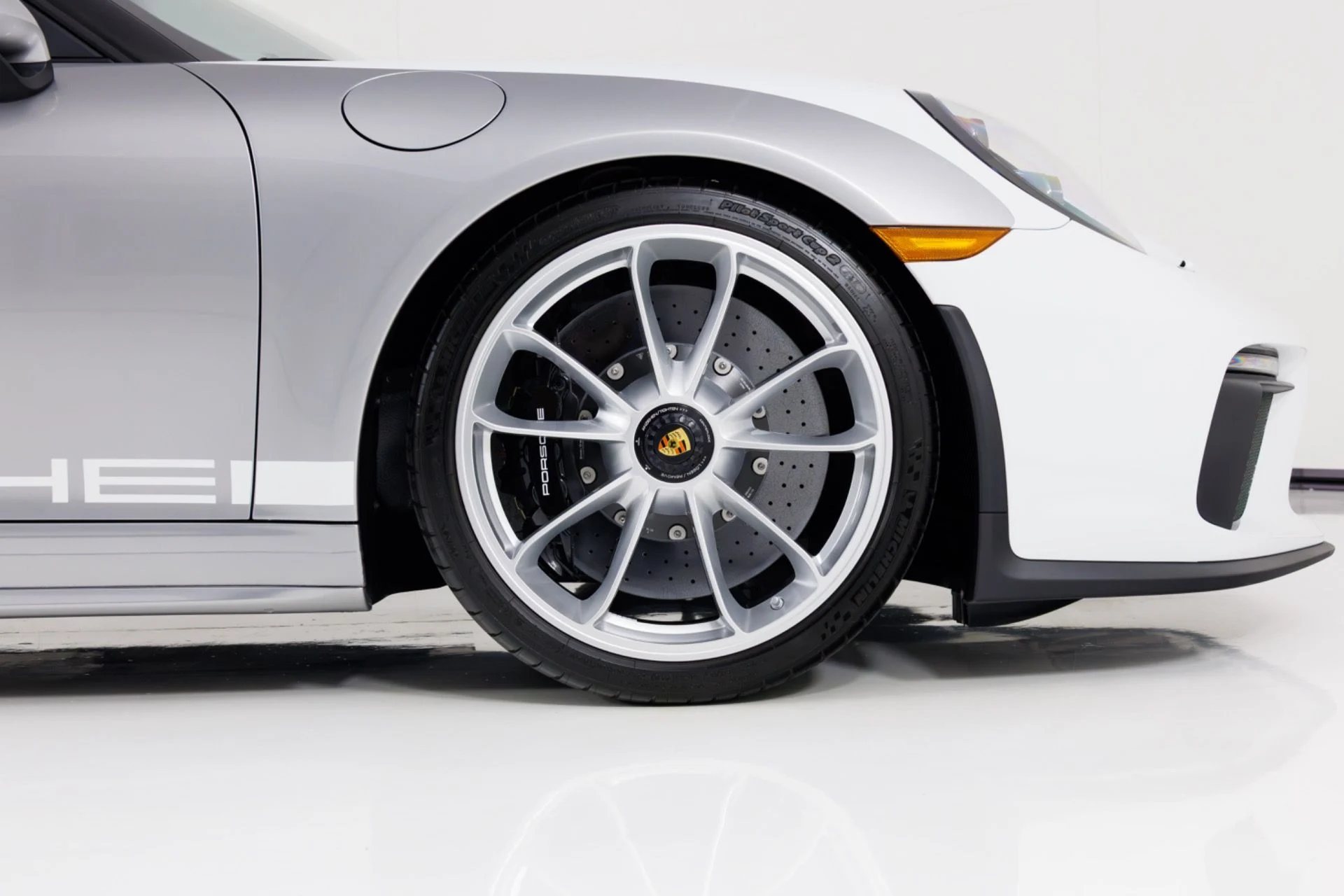 mph014_3285457716_Used_2019_Porsche_911_Speedster_1770313303_6a683c310a