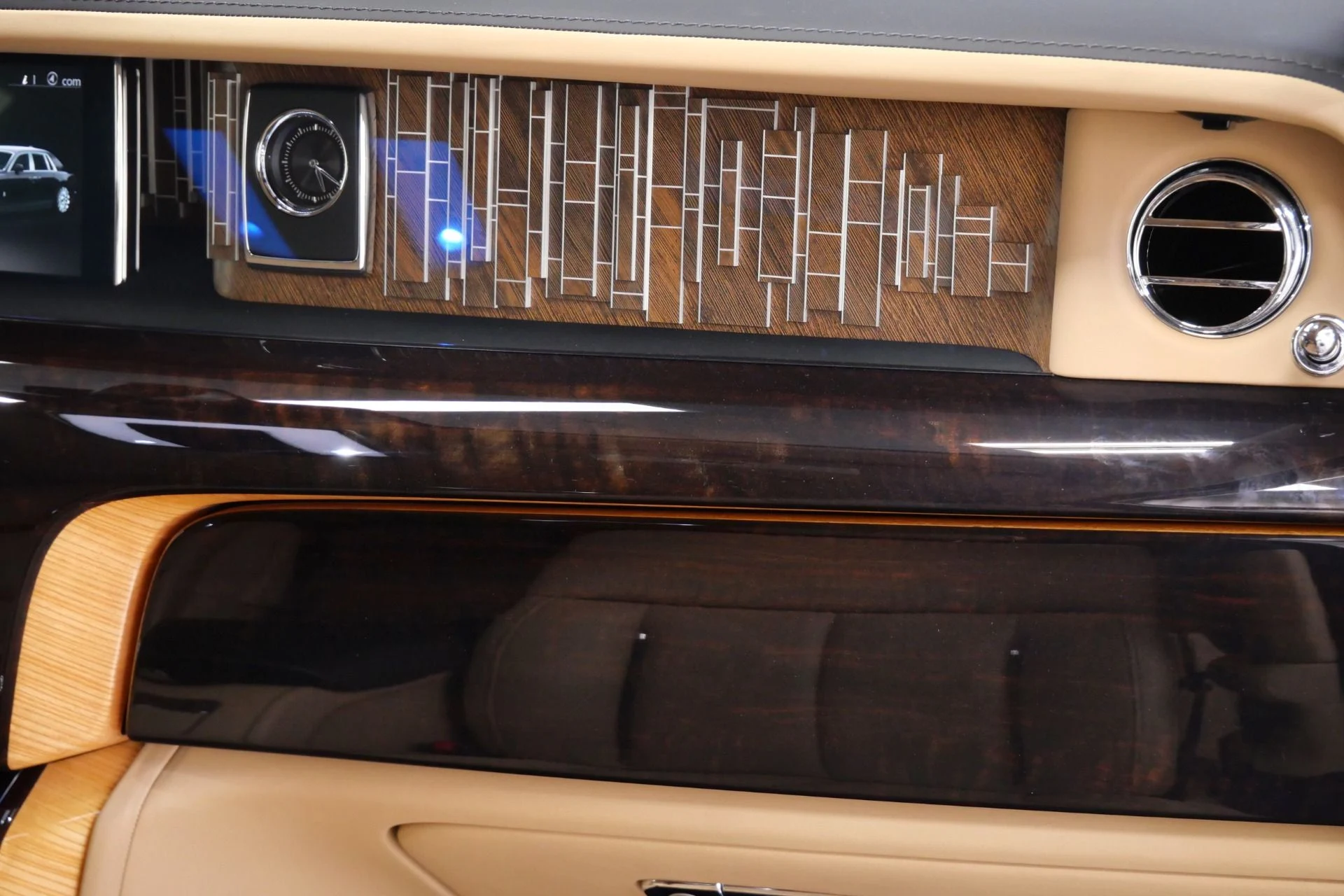 mph014_328616613_Used_2020_Rolls_Royce_Phantom_1760120905_2858e890dc