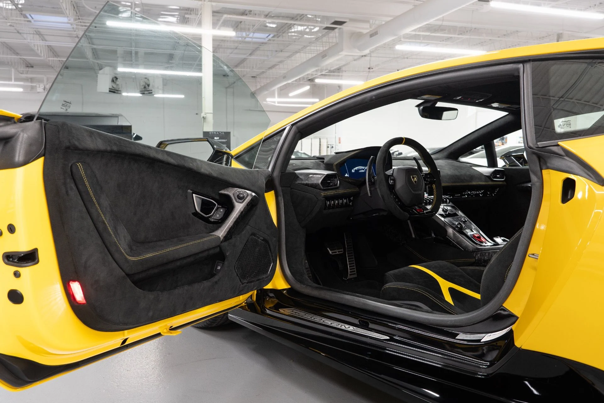 mph014_329168238_Used_2019_Lamborghini_Huracan_LP_640_4_Performante_1764627885_baa42bf5ac