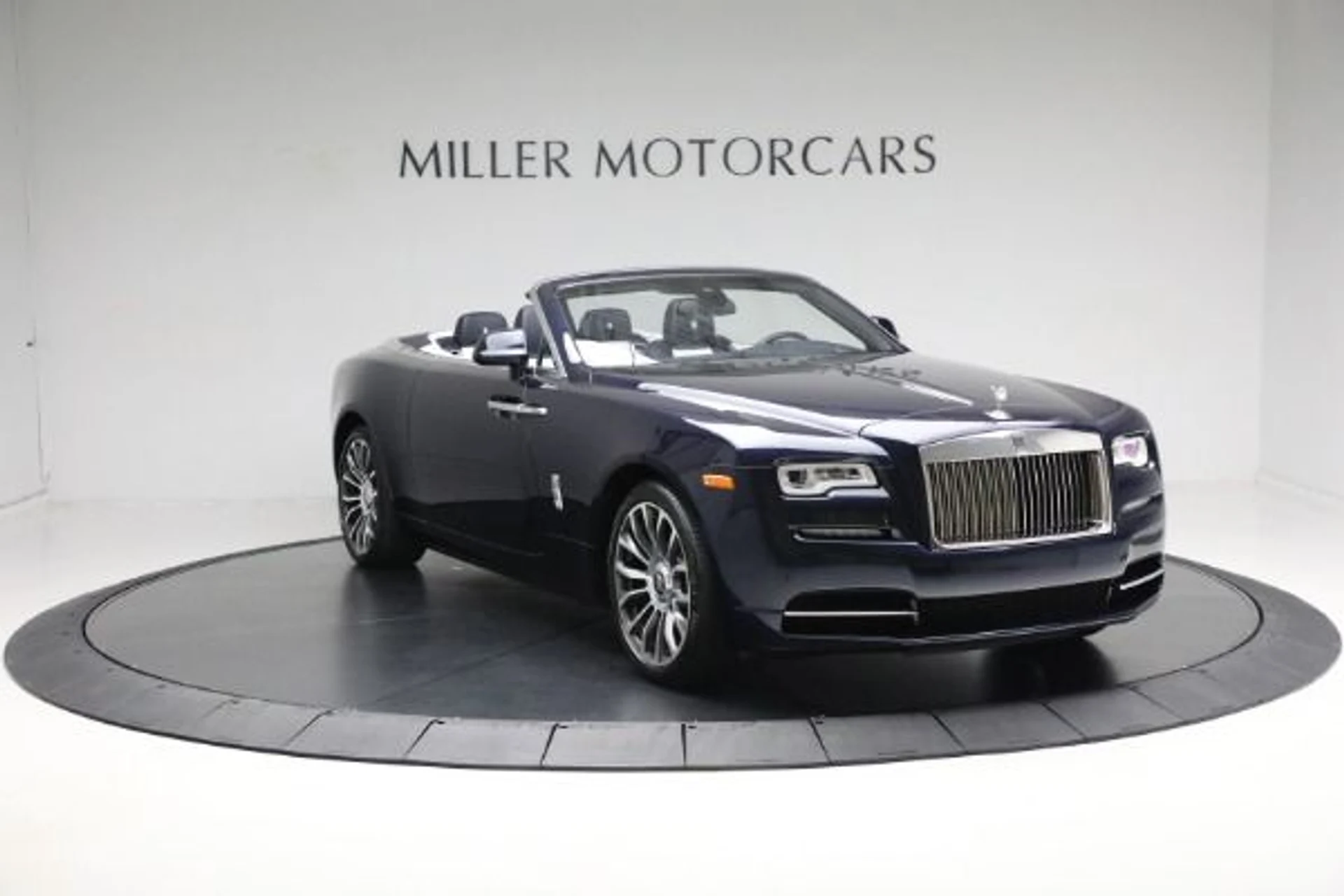 mph014_3303250927_Used_2018_Rolls_Royce_Dawn_c0737974d5
