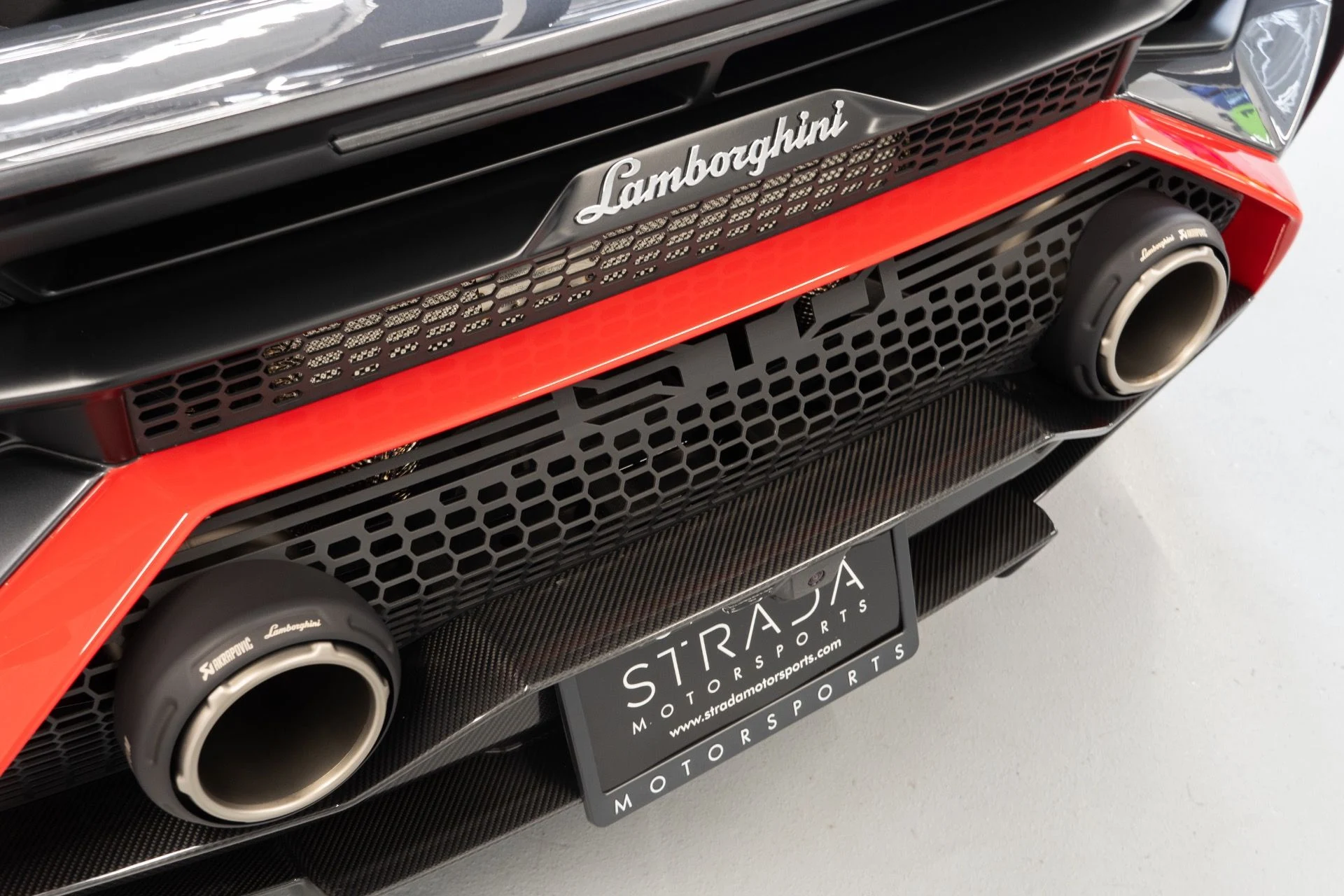 mph014_3305359743_Used_2023_Lamborghini_Huracan_STO_1759172938_58a85e6dae