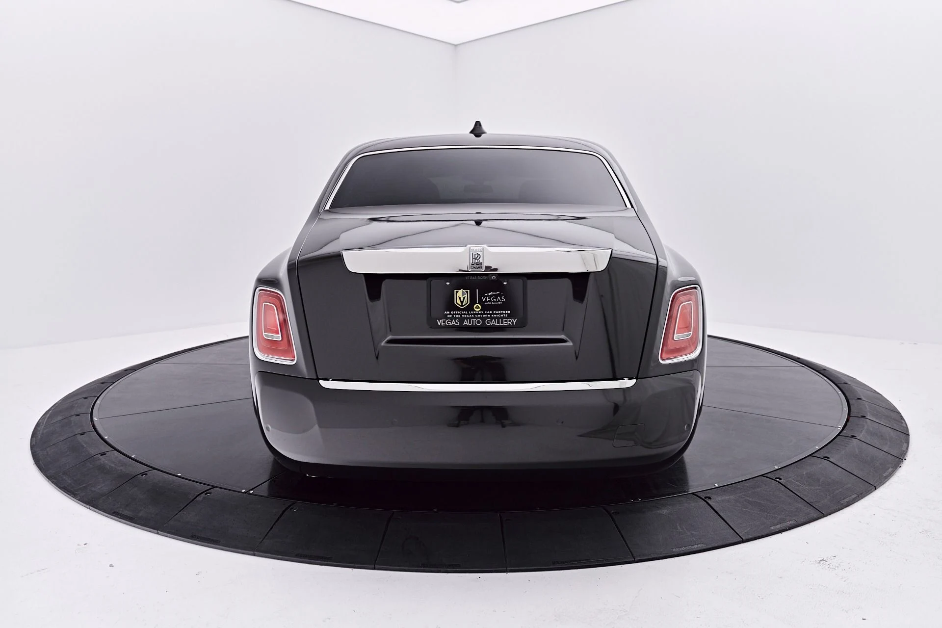 mph014_3305466606_Used_2021_Rolls_Royce_Phantom_Base_1786152348_1786292d83