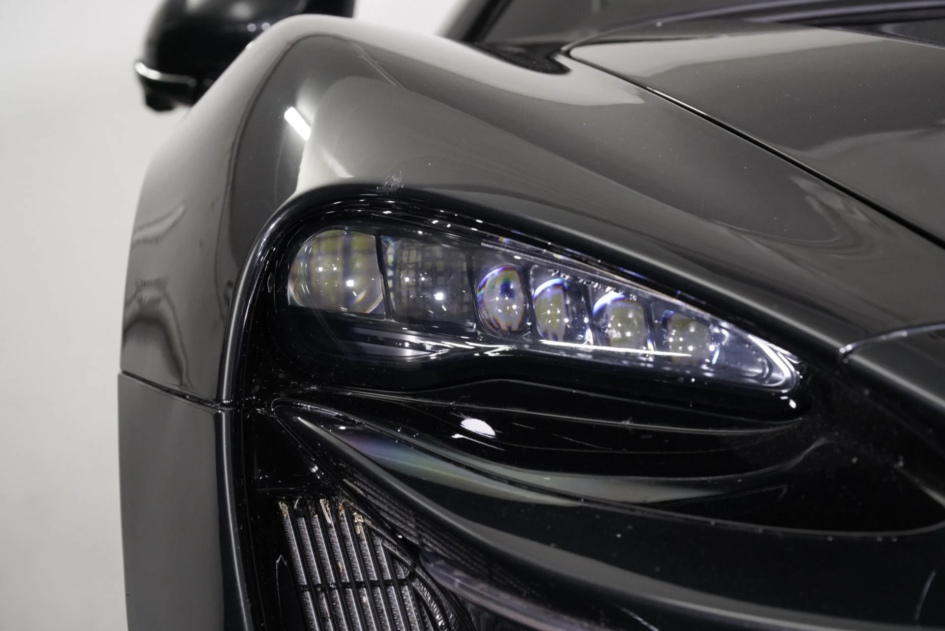 mph014_3307237058_Used_2025_Mc_Laren_Artura_1760457385_b5e11a26e3