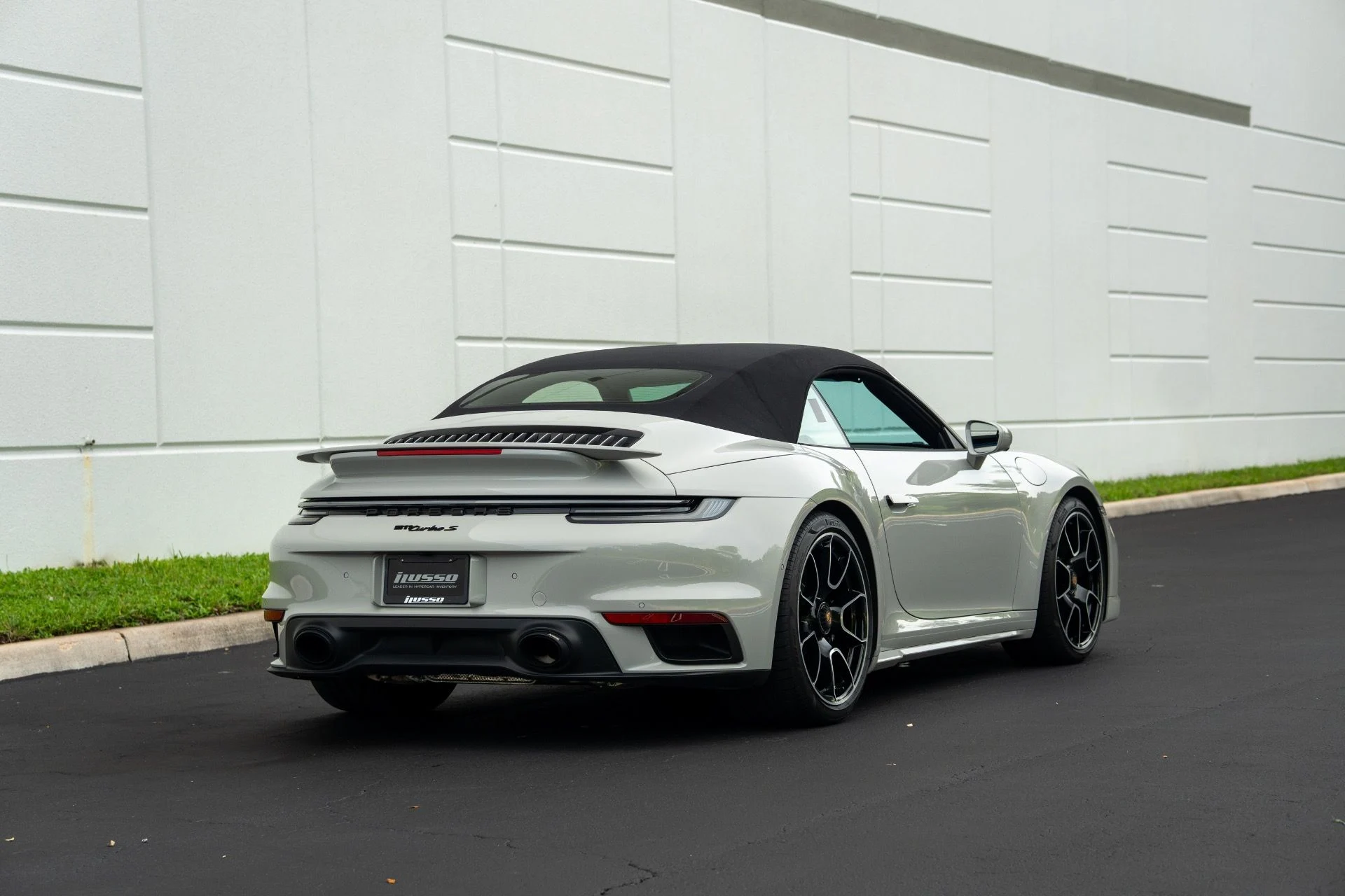 mph014_3307492422_Used_2024_Porsche_911_Turbo_S_1757432000_7a7081ac14