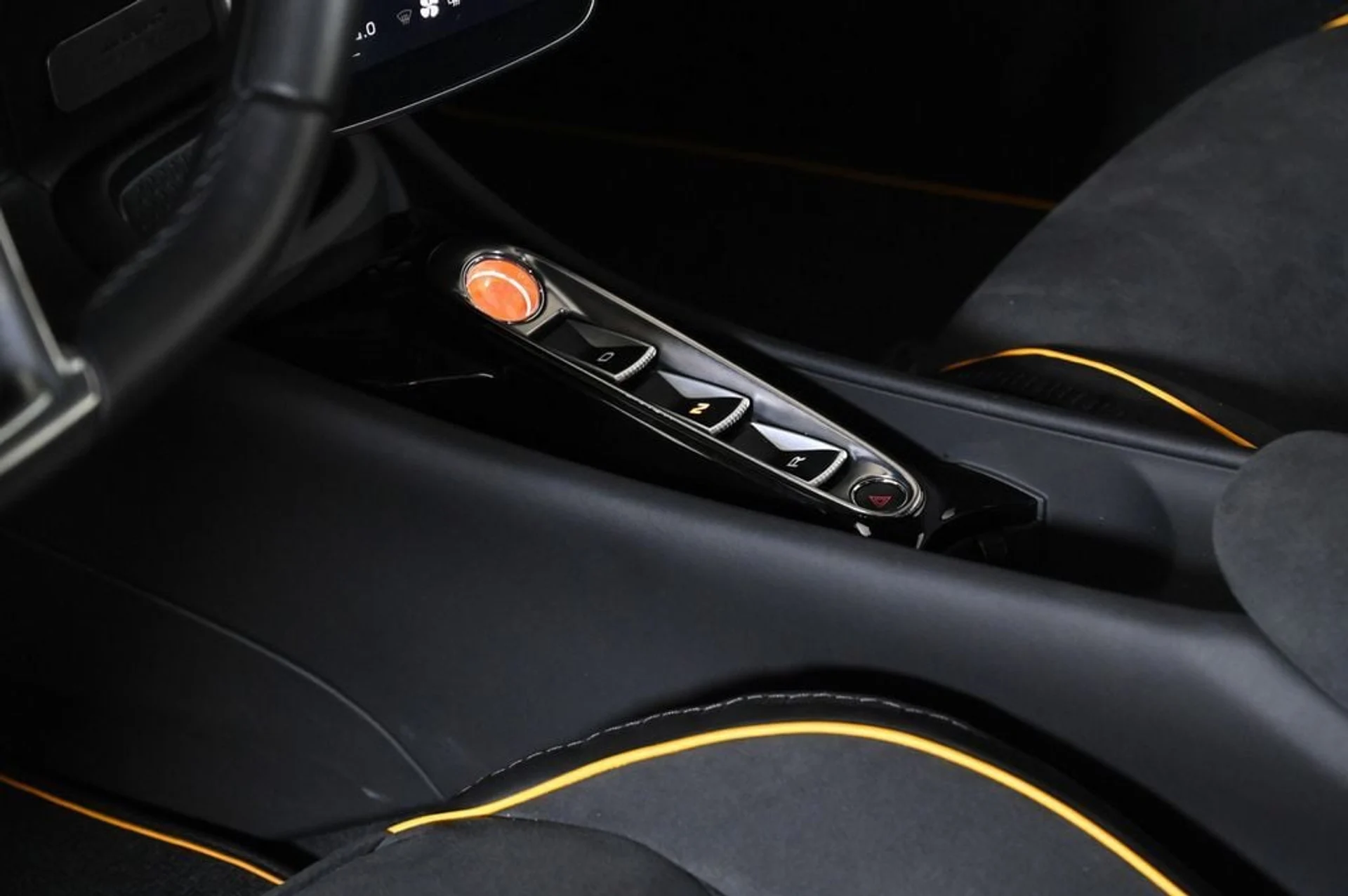 mph014_3309149902_used_2025_mclaren_artura_performance_11350_22911649_14_1024_03ea6b57d3