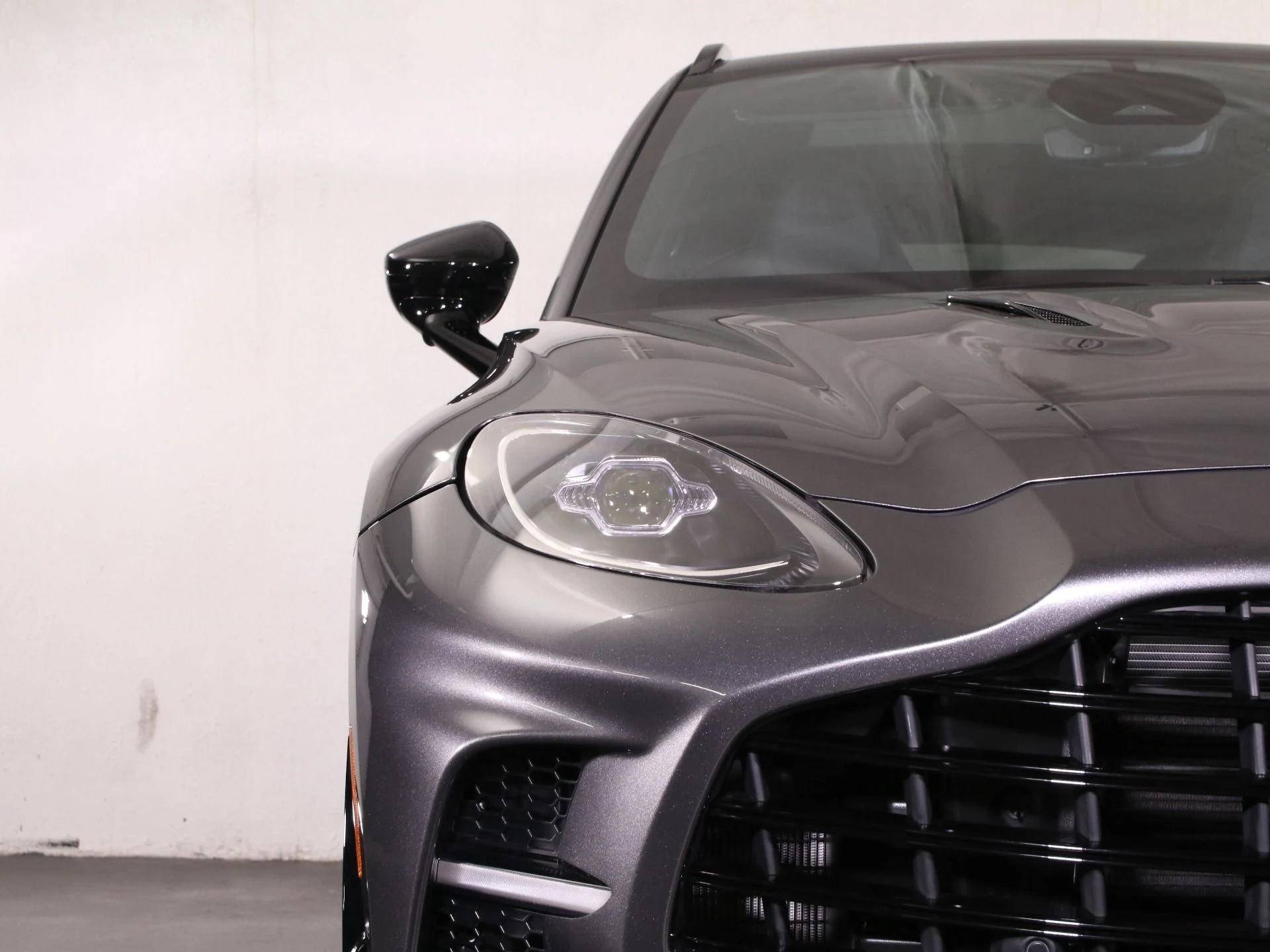 mph014_3312521588_New_2025_Aston_Martin_DBX_707_1742253294_4938396b0a