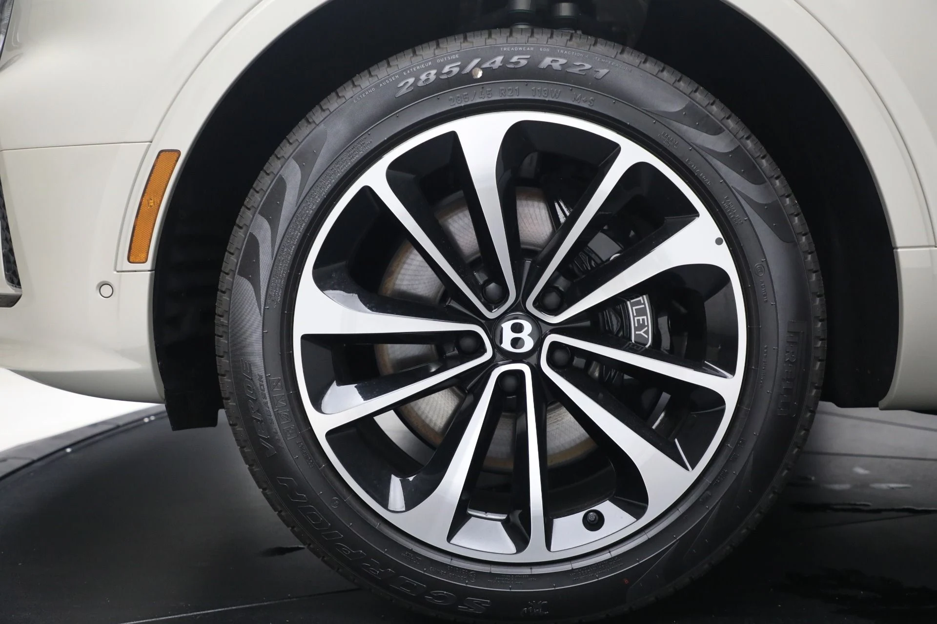 mph014_3326121277_New_2025_Bentley_Bentayga_V8_67eb2e6997
