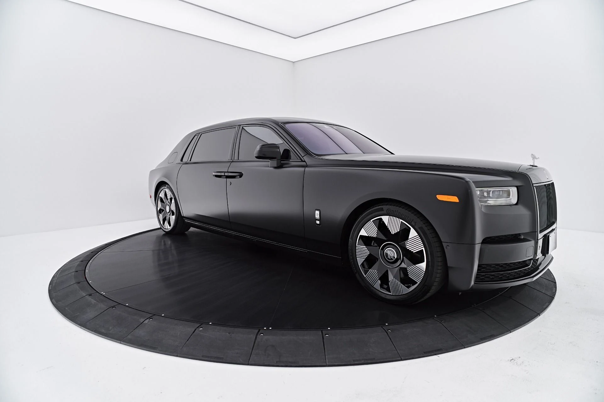 mph014_3331261745_Used_2024_Rolls_Royce_Phantom_Base_1787881764_08804a1338