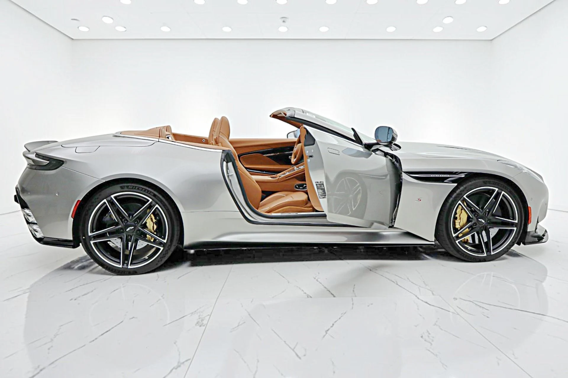 mph014_333369714_New_2026_Aston_Martin_DB_12_S_Volante_f9df835b29