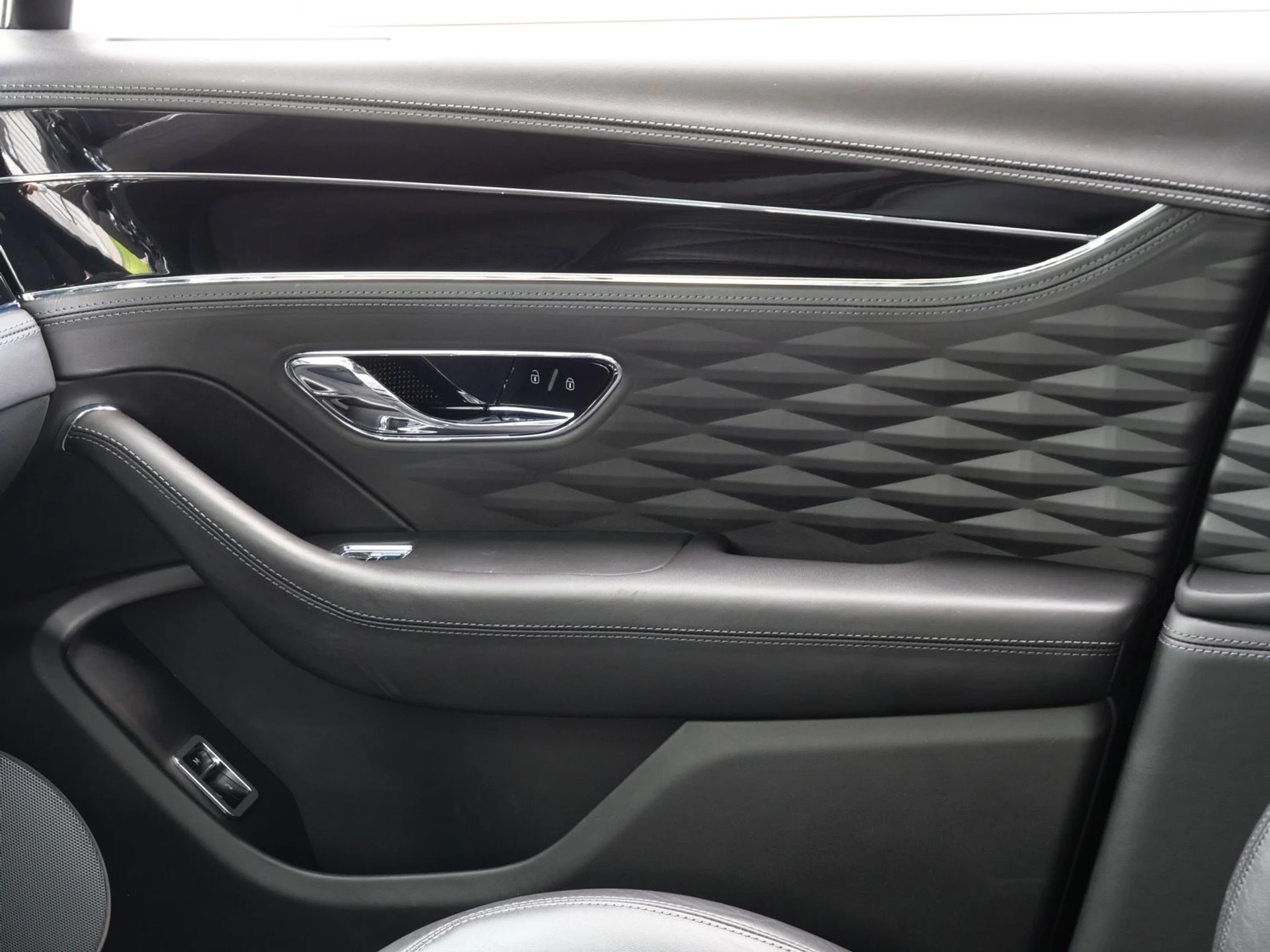 mph014_3341072824_48a6dcca0f659e511134d3a417e8f618x_d7a827816f