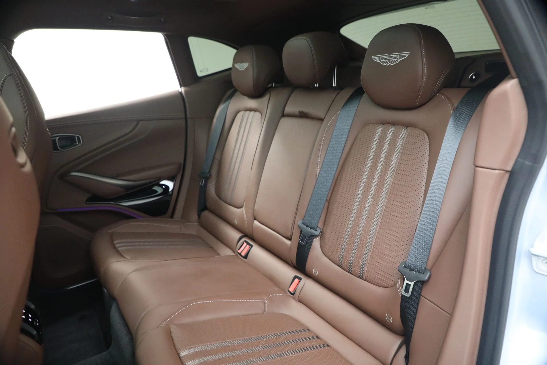 mph014_3355737131_Used_2026_Aston_Martin_DBX_707_1780931420_04446a50f8