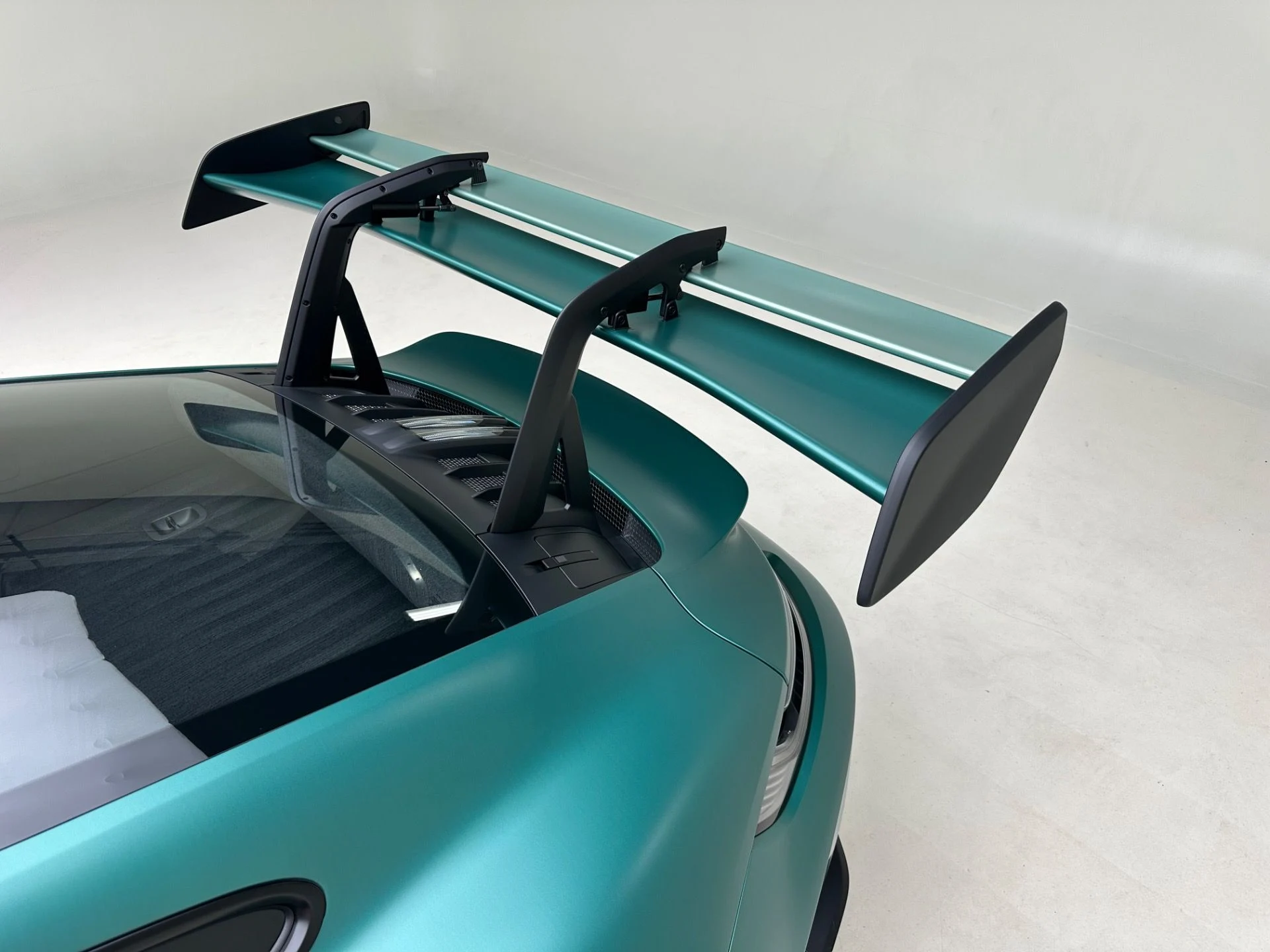 mph014_3355938082_Used_2024_Porsche_911_GT_3_RS_1777498451_8636cf04e2