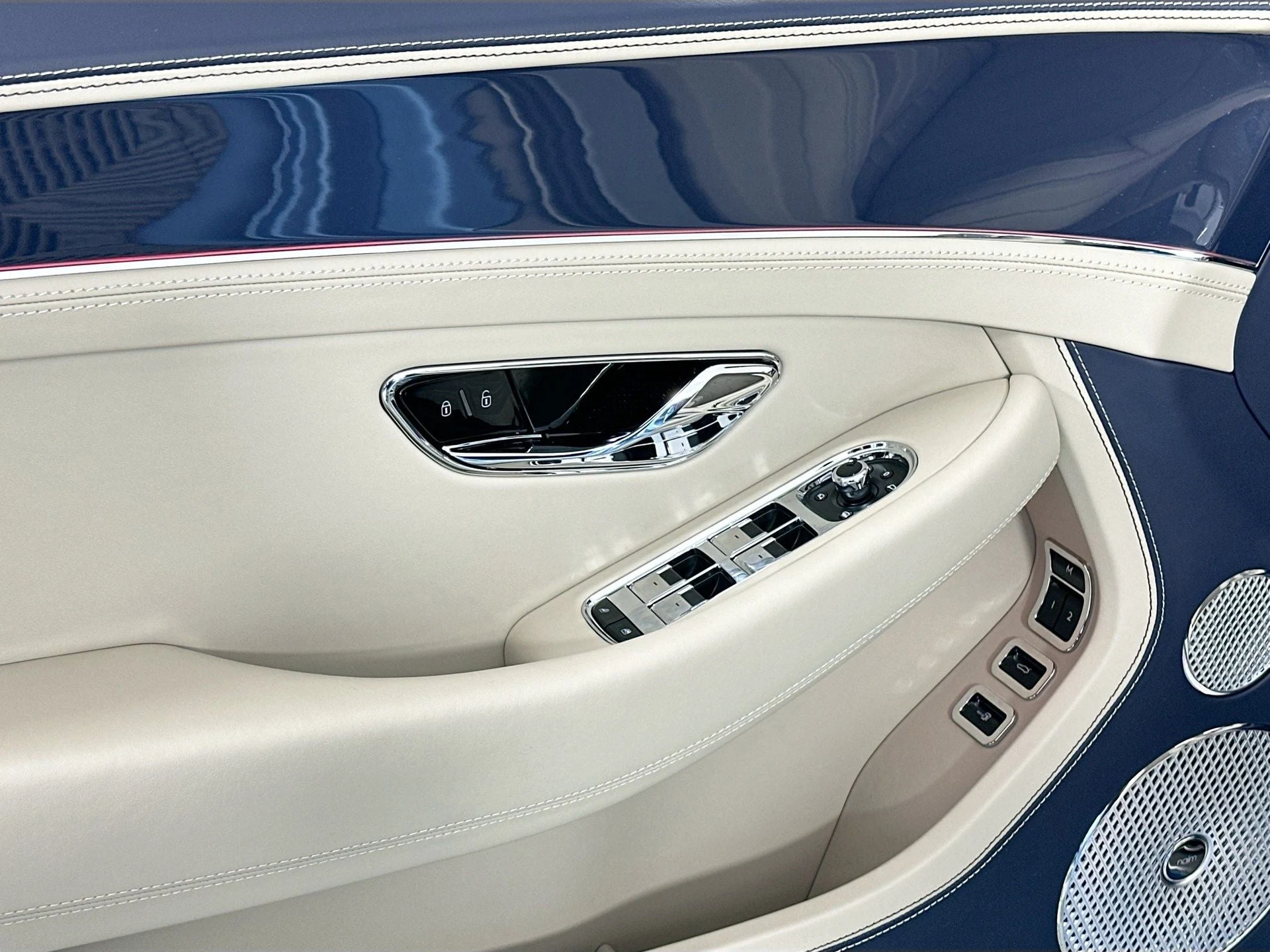 mph014_3371109513_15_54b47f002e