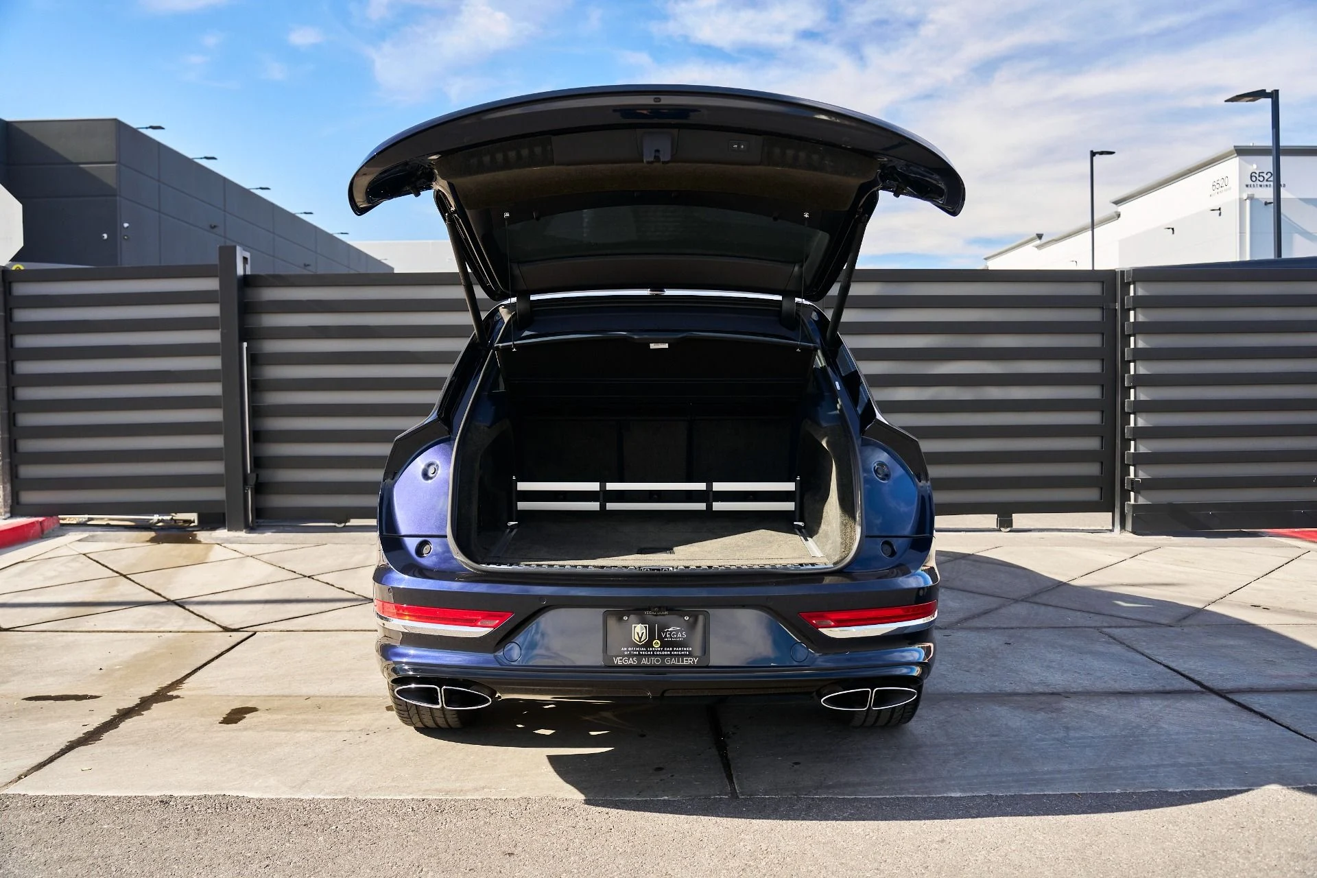 mph014_3371167498_Used_2021_Bentley_Bentayga_V8_1764208967_9e01b80b03