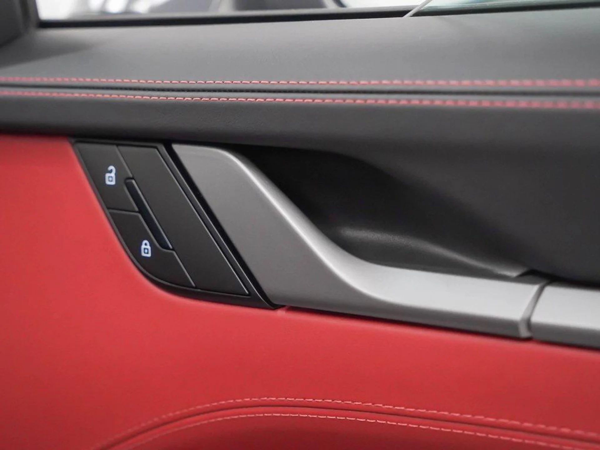 mph014_3374339338_gg_O1_L_Iv_Rne_Xqe_Eoak2m_C_Zn_P0_I_3b2ffd2101