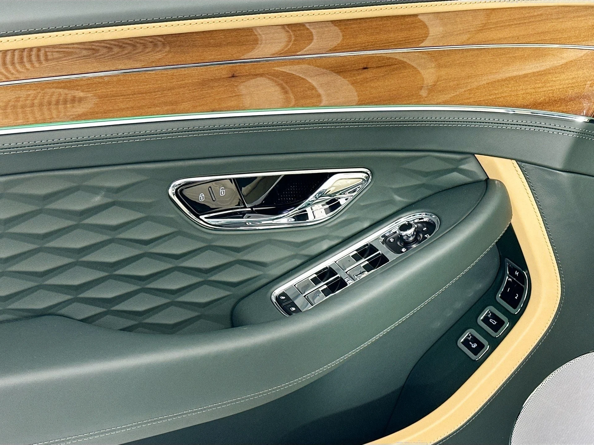 mph014_3377800571_15_b34f20a05d