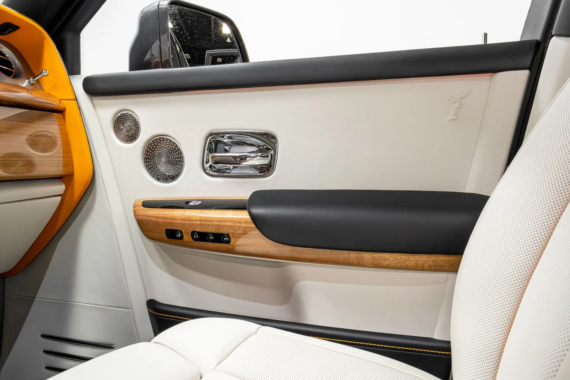 mph014_3379448332_Used_2019_Rolls_Royce_Phantom_1770350910_01f0f74035