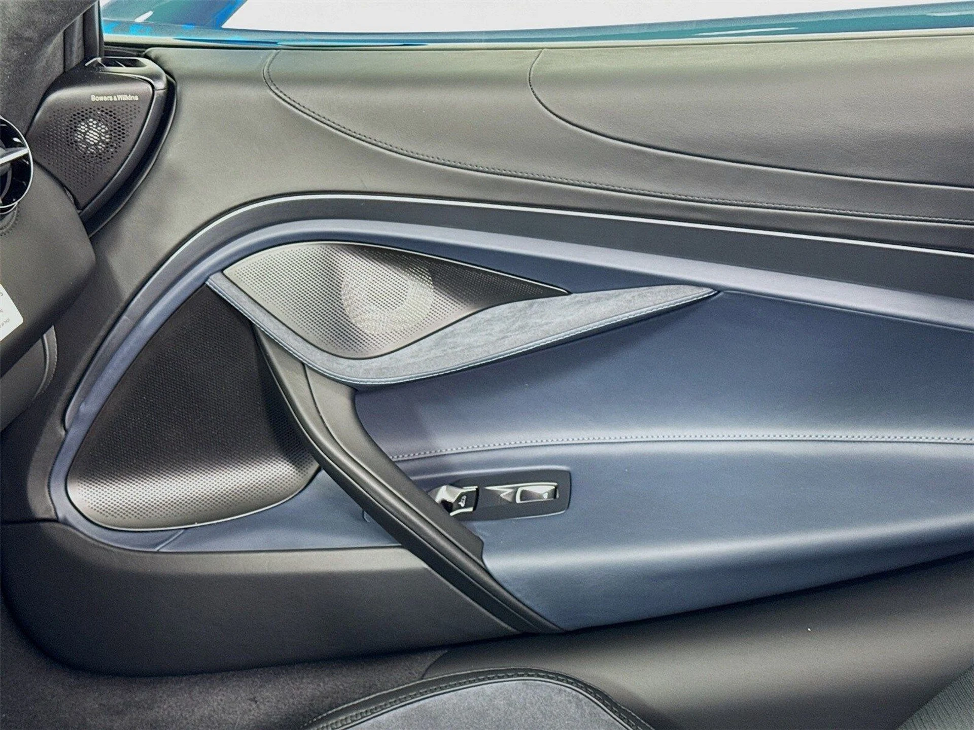 mph014_338951249_be2d2e3791f3d0988f1a9592b2025ddcx_173b3fe448